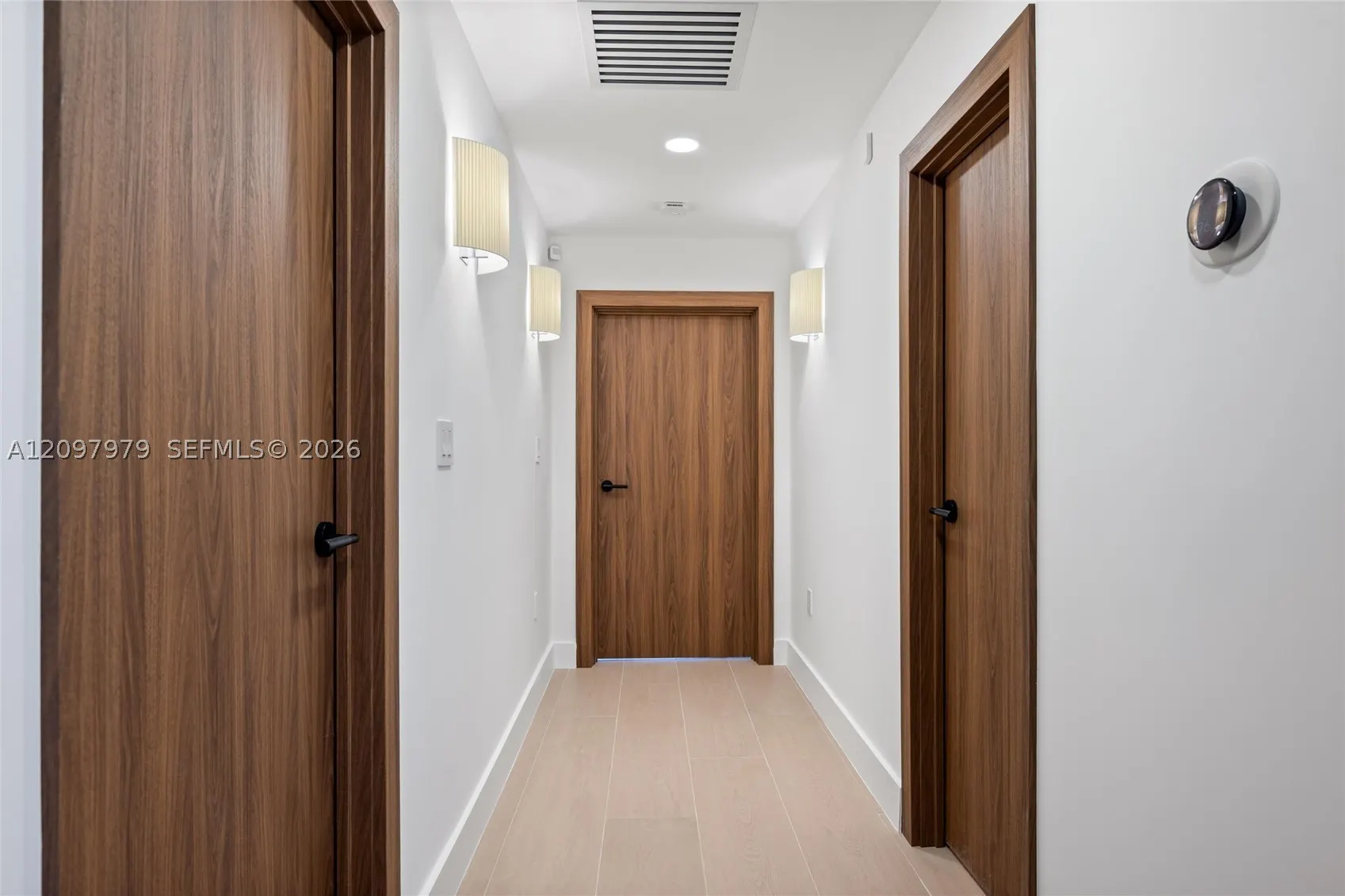 1320 Alhambra Cir