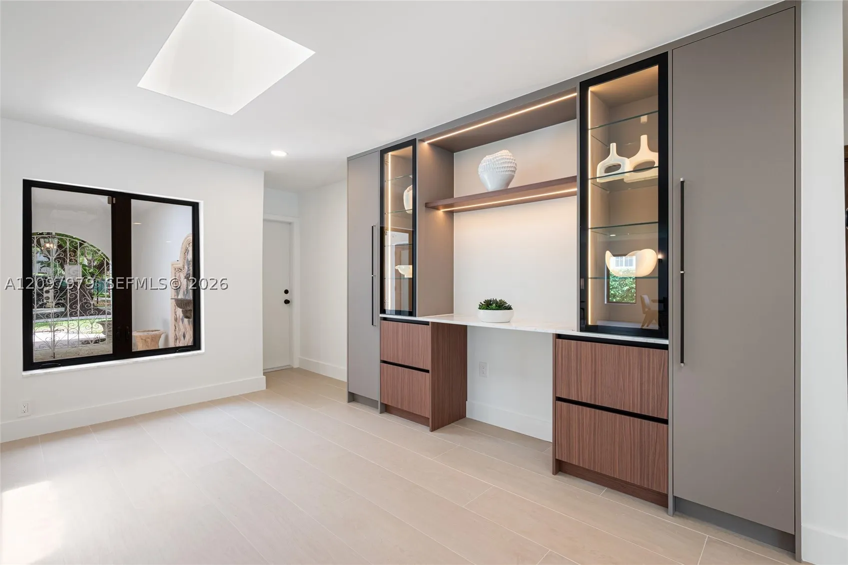 1320 Alhambra Cir