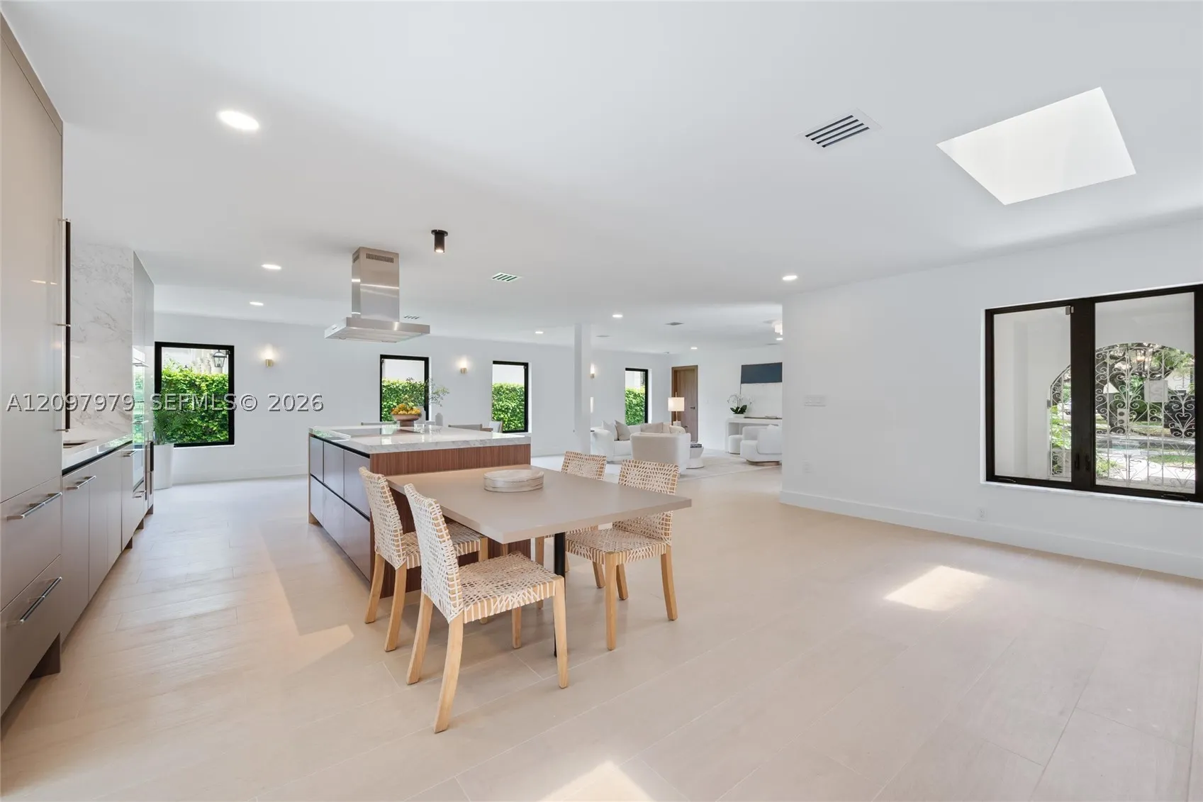 1320 Alhambra Cir