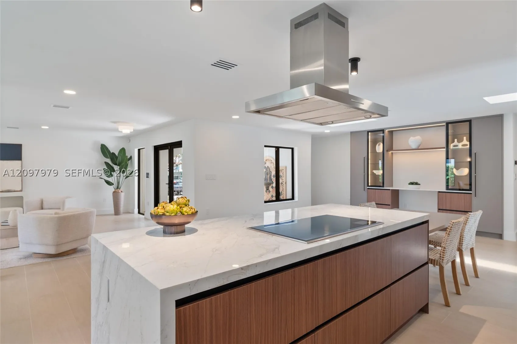 1320 Alhambra Cir