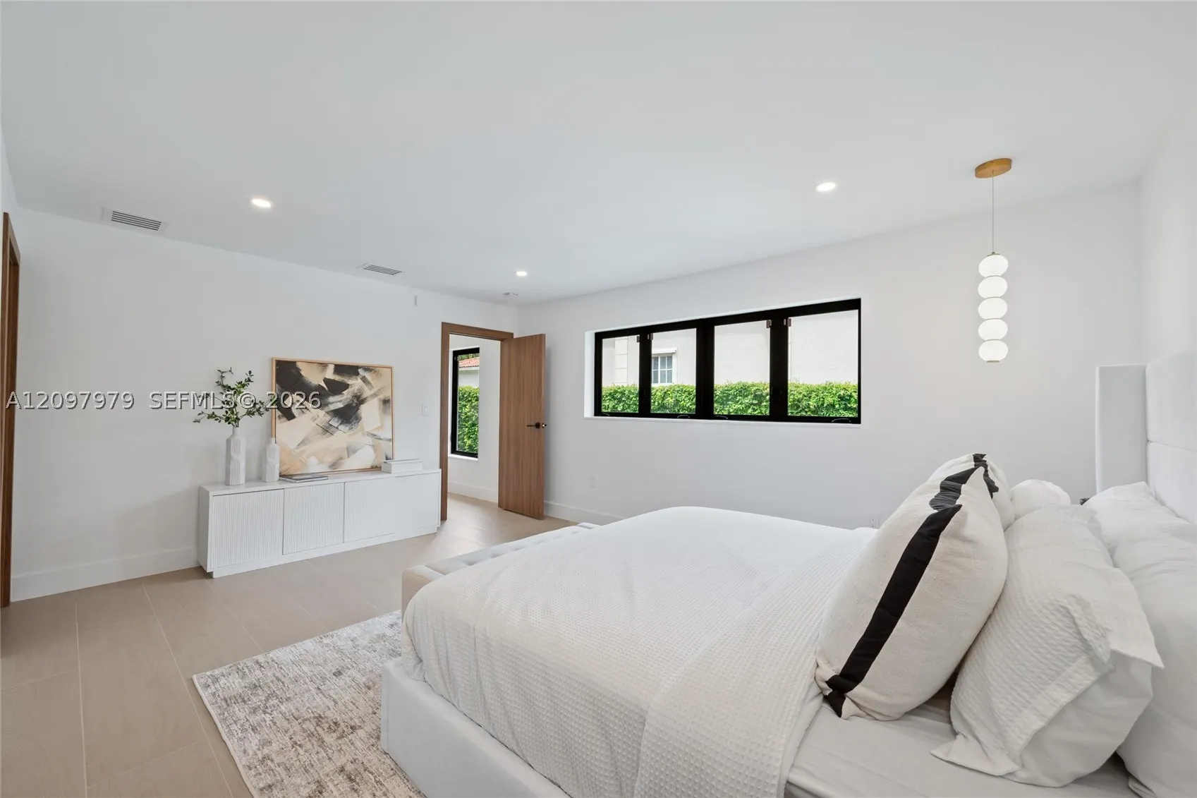 1320 Alhambra Cir
