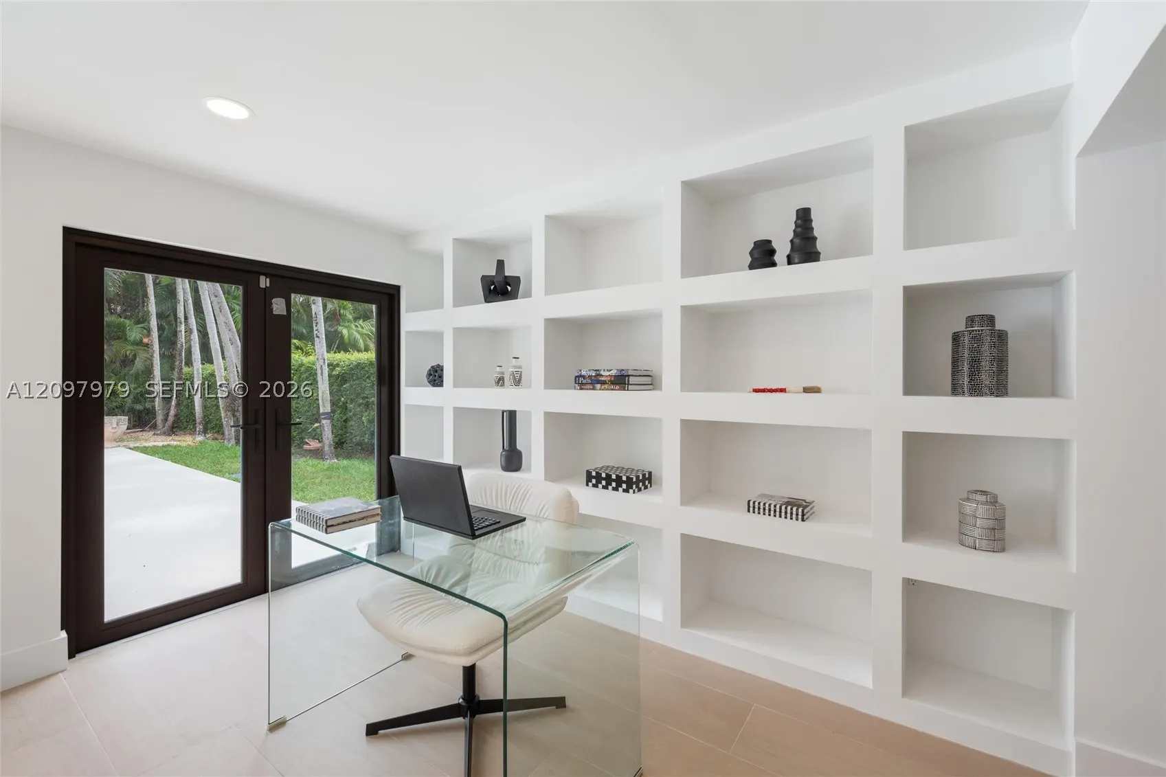 1320 Alhambra Cir