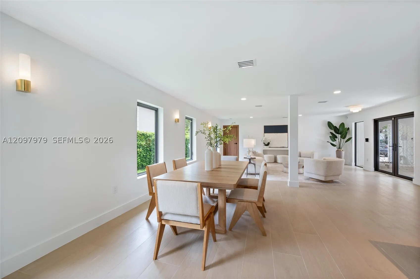 1320 Alhambra Cir