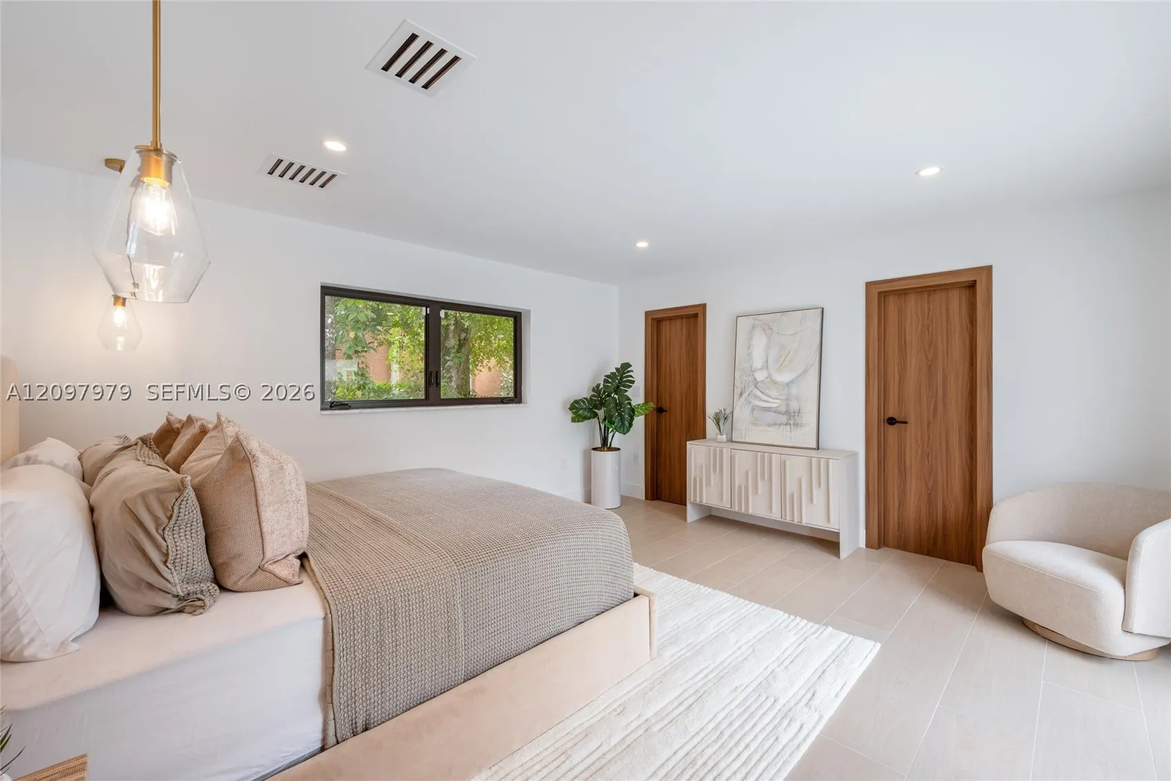 1320 Alhambra Cir