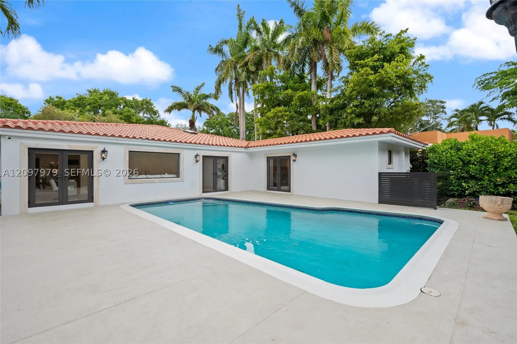 1320 Alhambra Cir