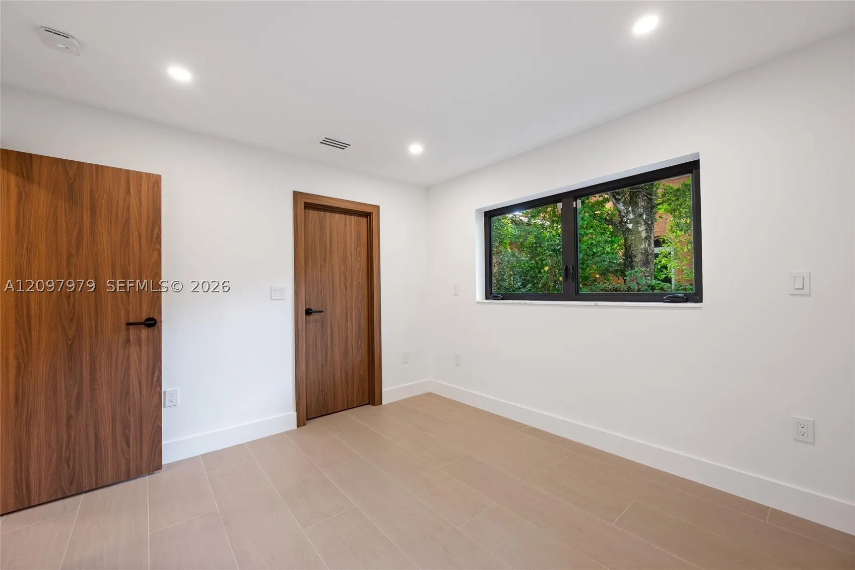 1320 Alhambra Cir