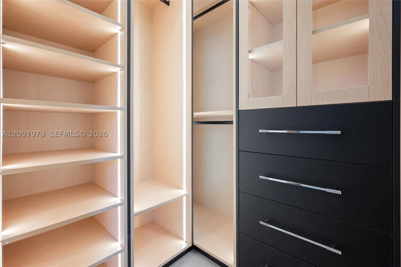 1320 Alhambra Cir