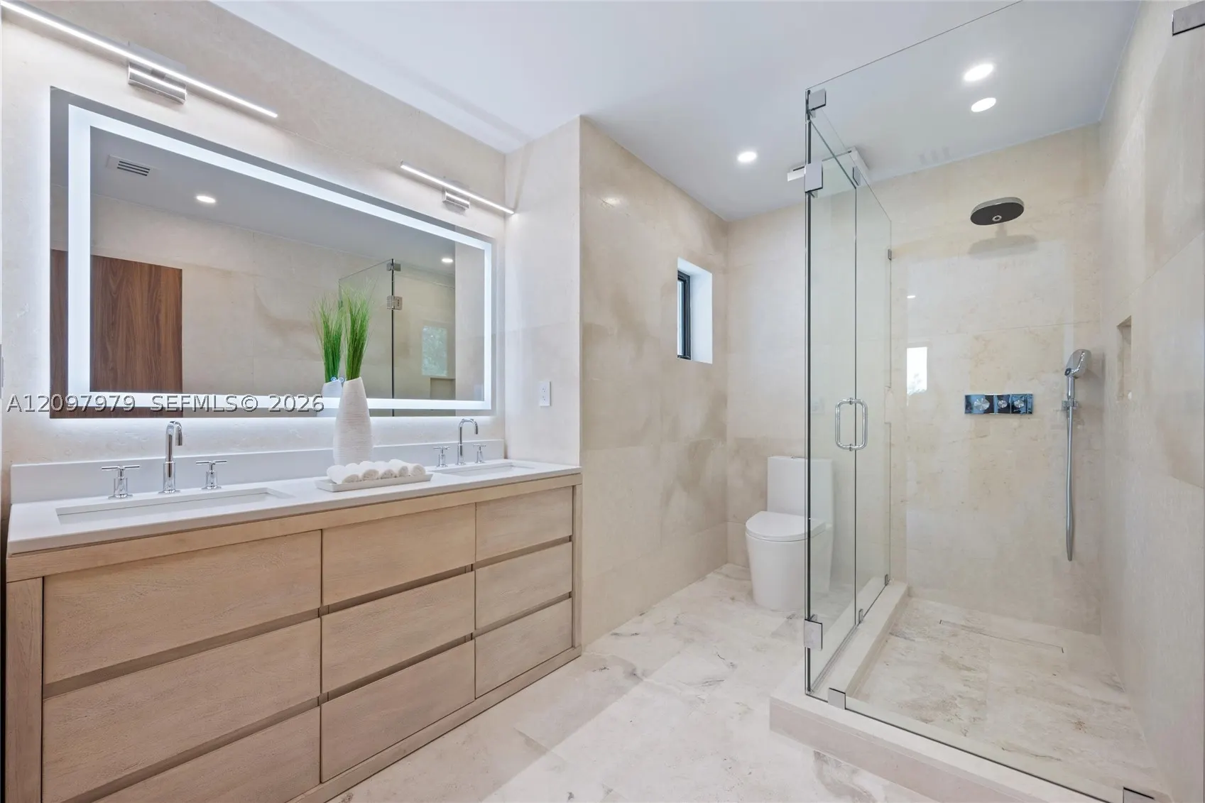 1320 Alhambra Cir