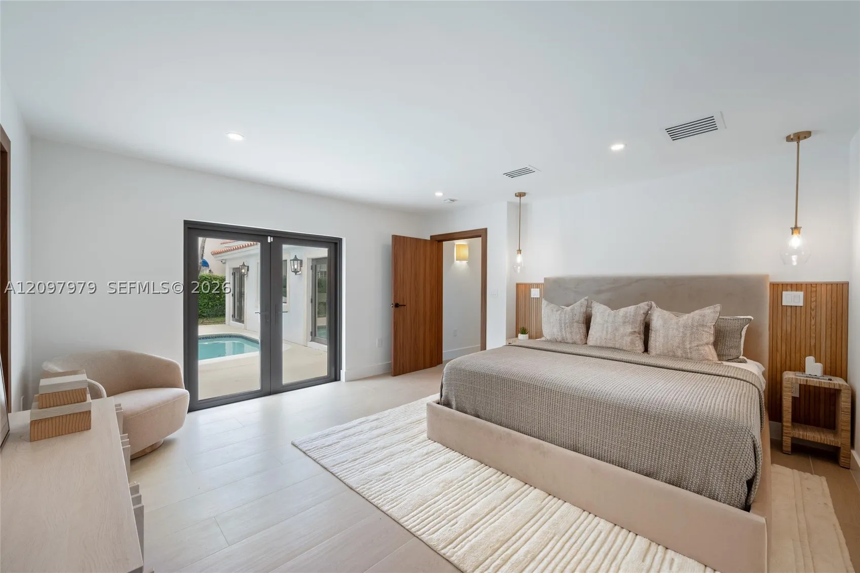 1320 Alhambra Cir