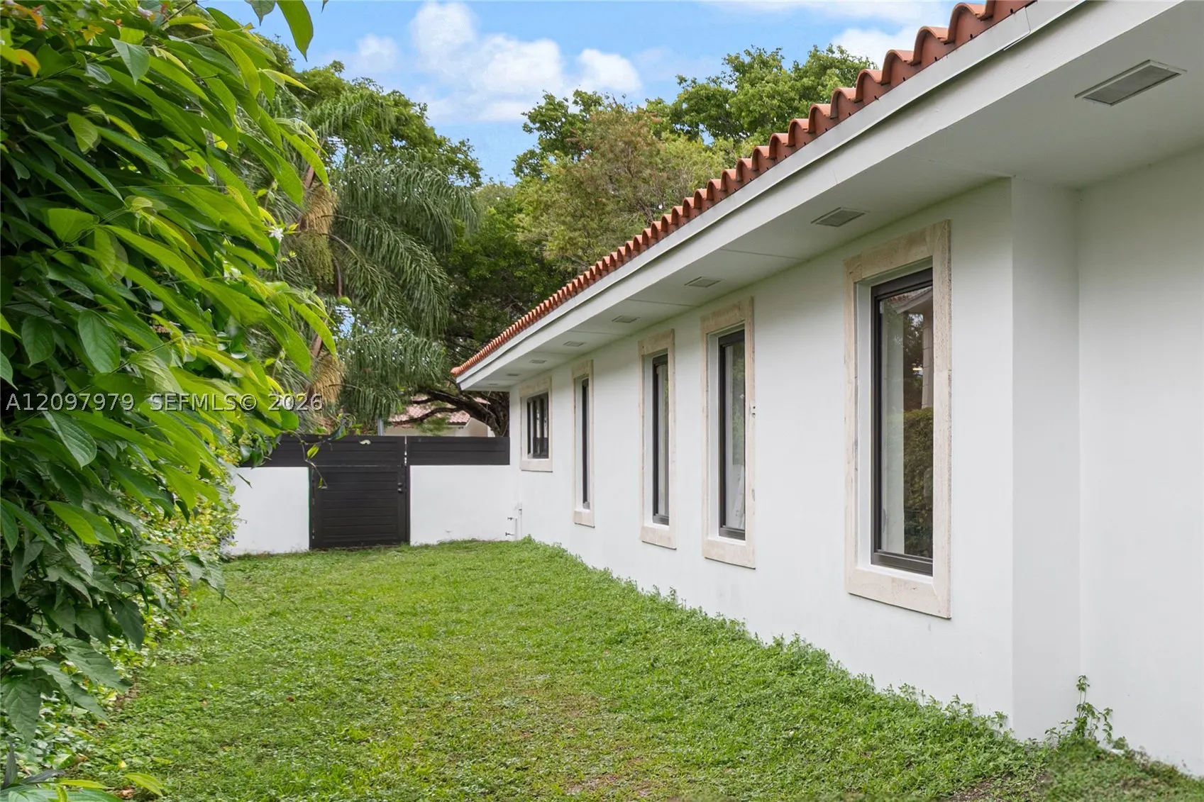 1320 Alhambra Cir