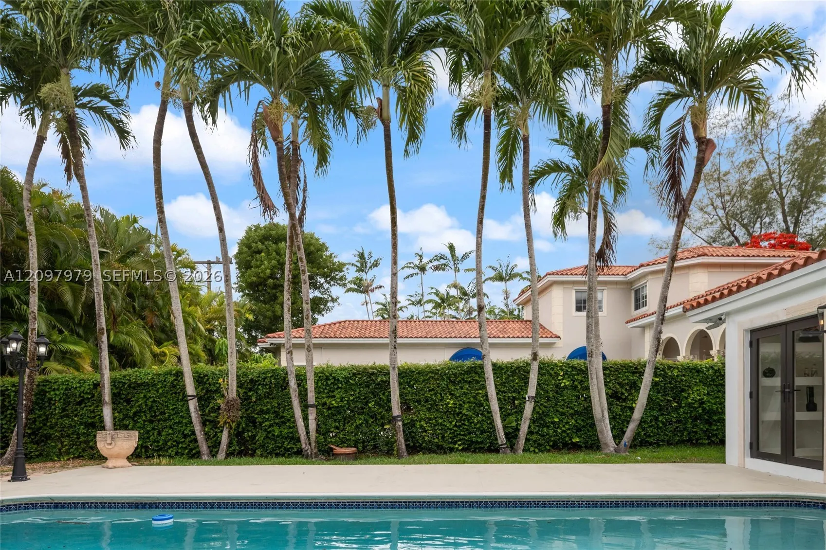 1320 Alhambra Cir