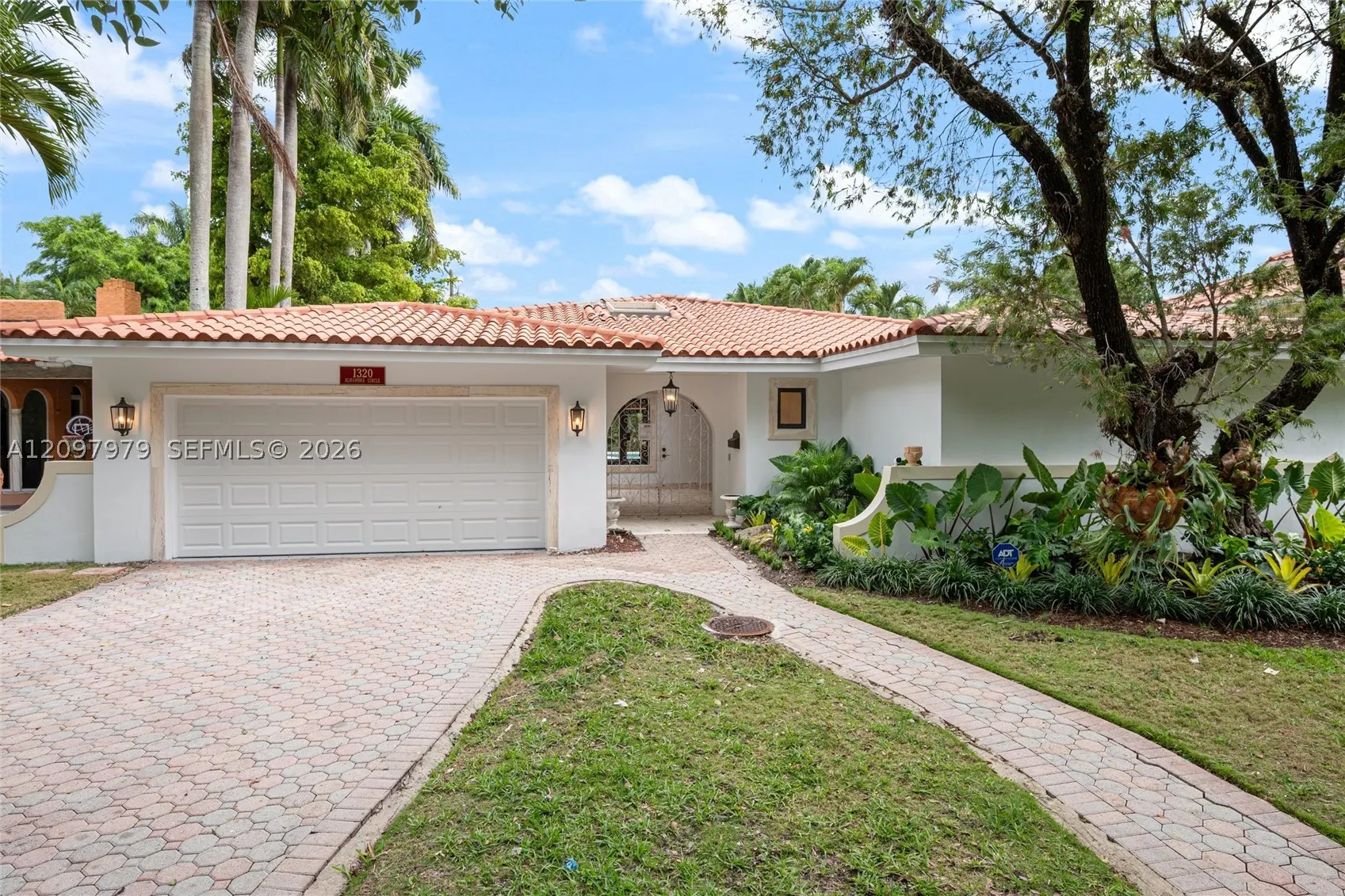 1320 Alhambra Cir