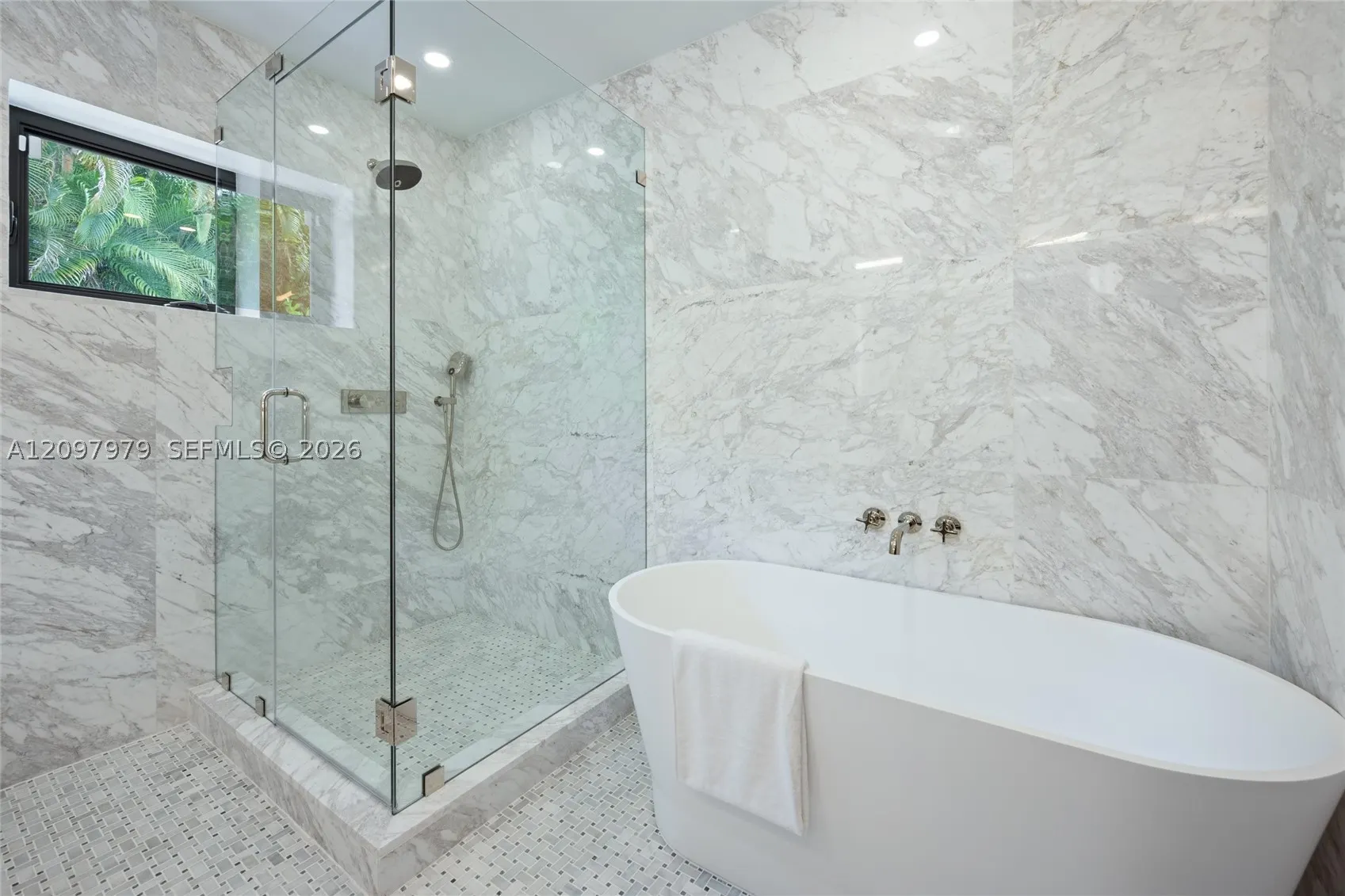 1320 Alhambra Cir