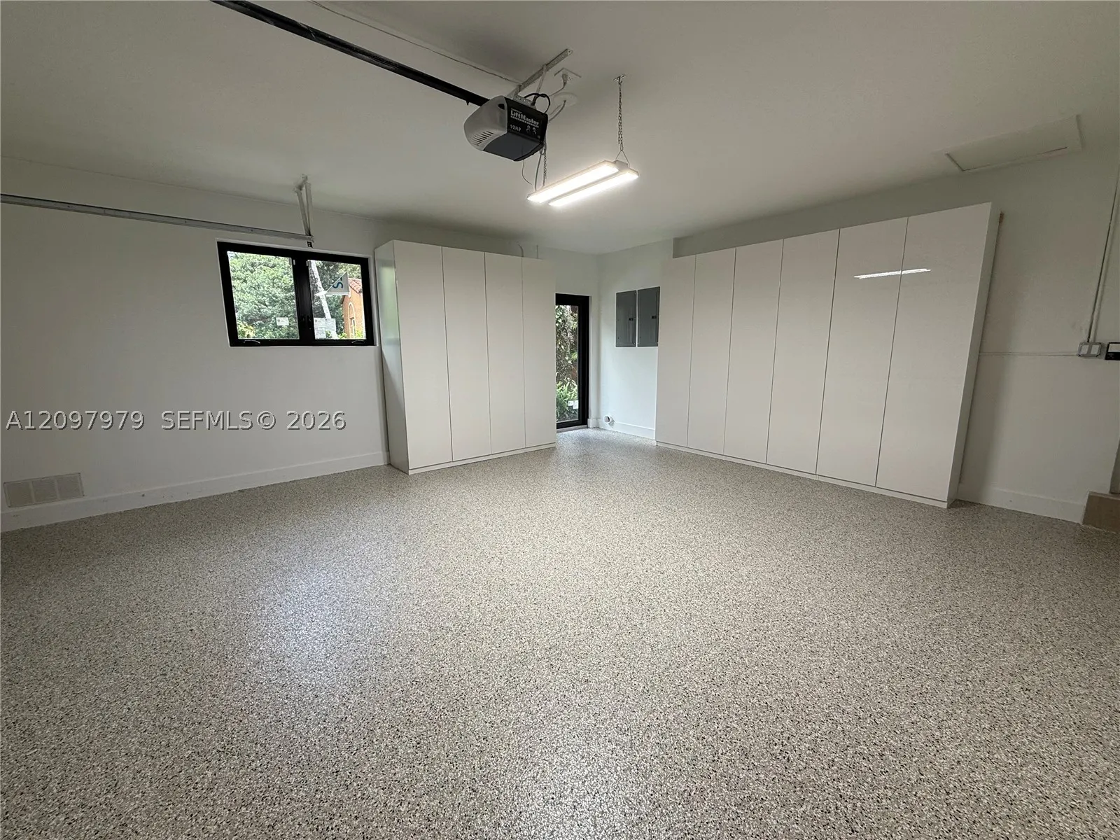 1320 Alhambra Cir