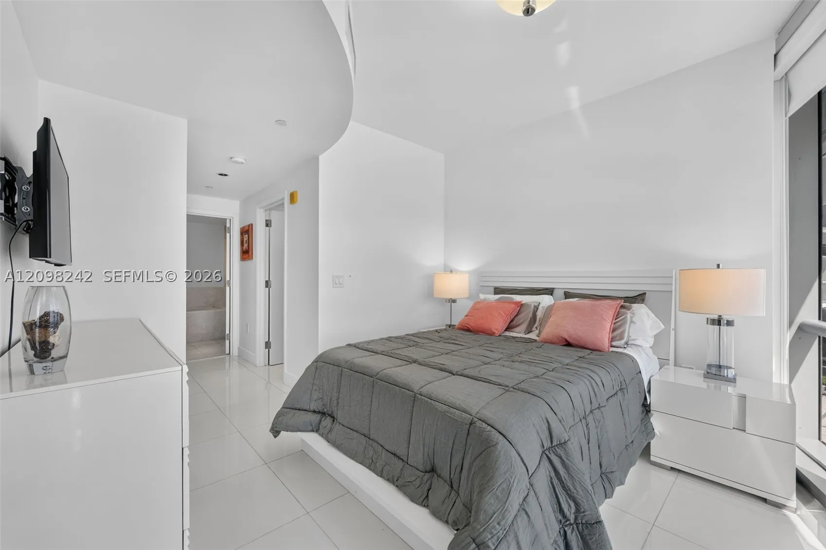 17121 Collins Ave #803