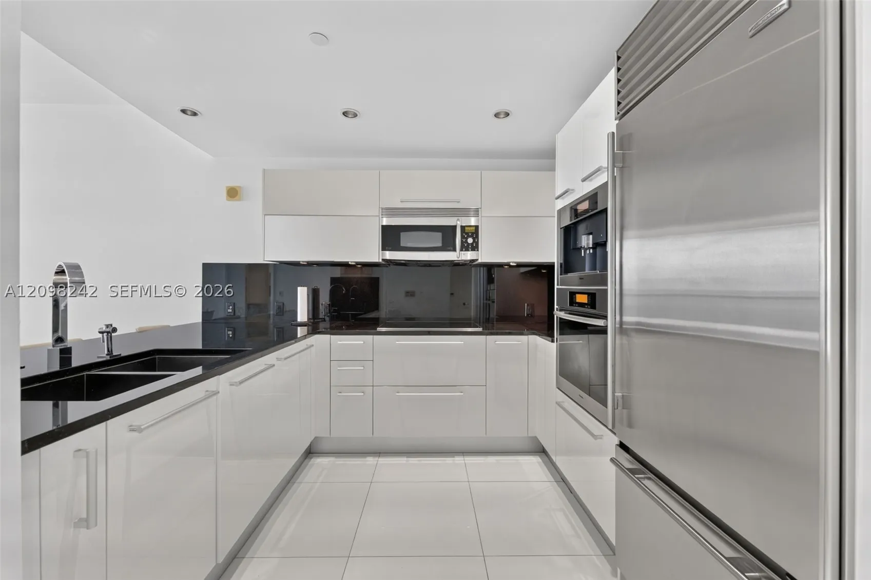 17121 Collins Ave #803