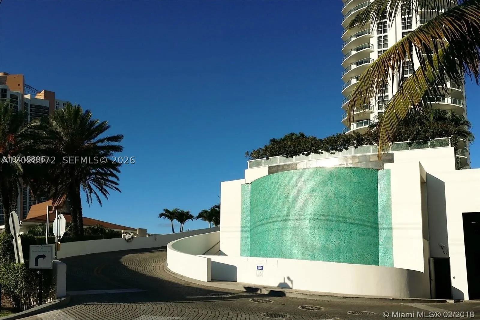 18683 Collins Ave #701