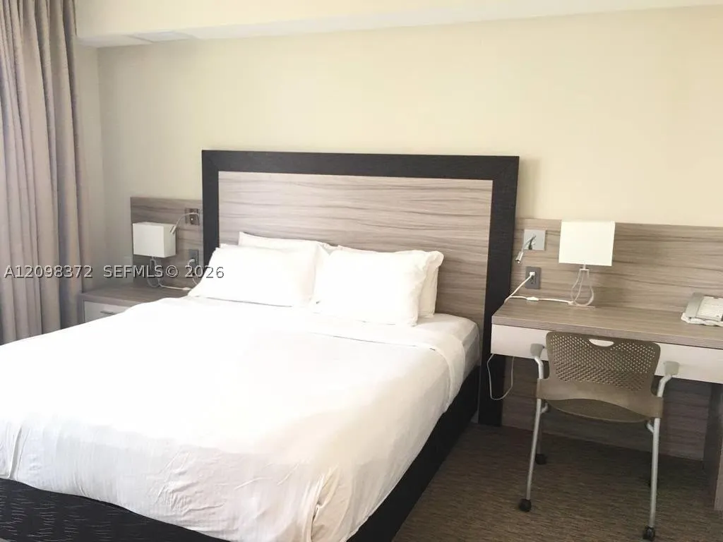 18683 Collins Ave #701