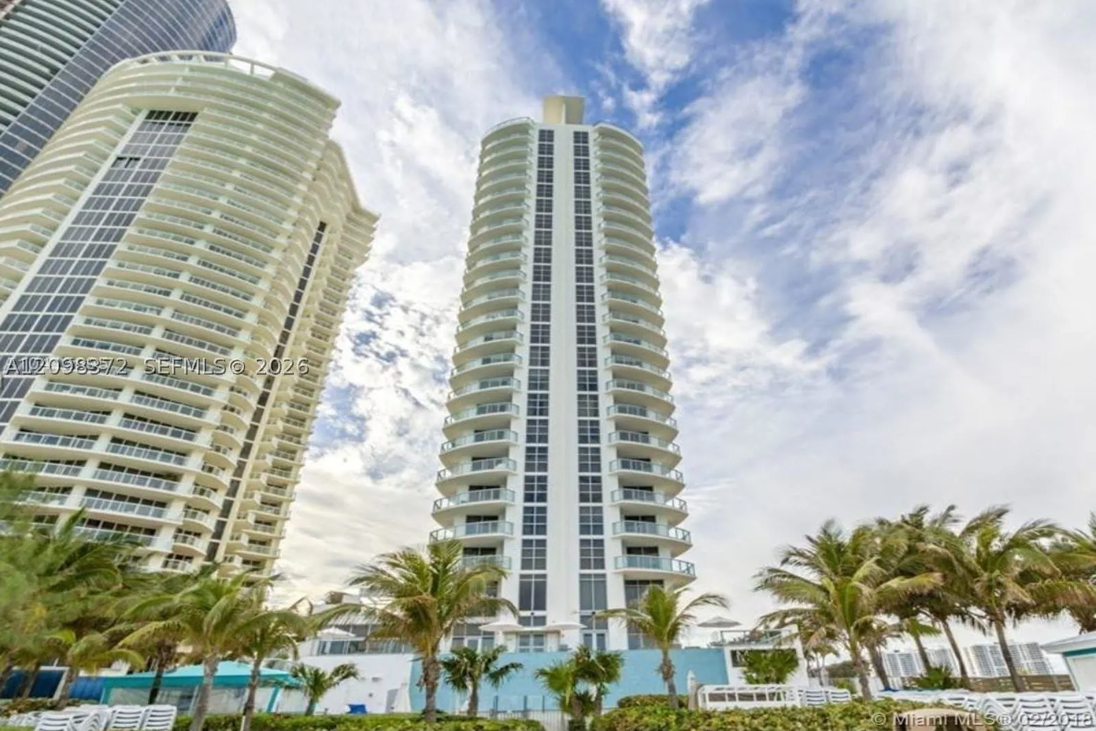 18683 Collins Ave #701