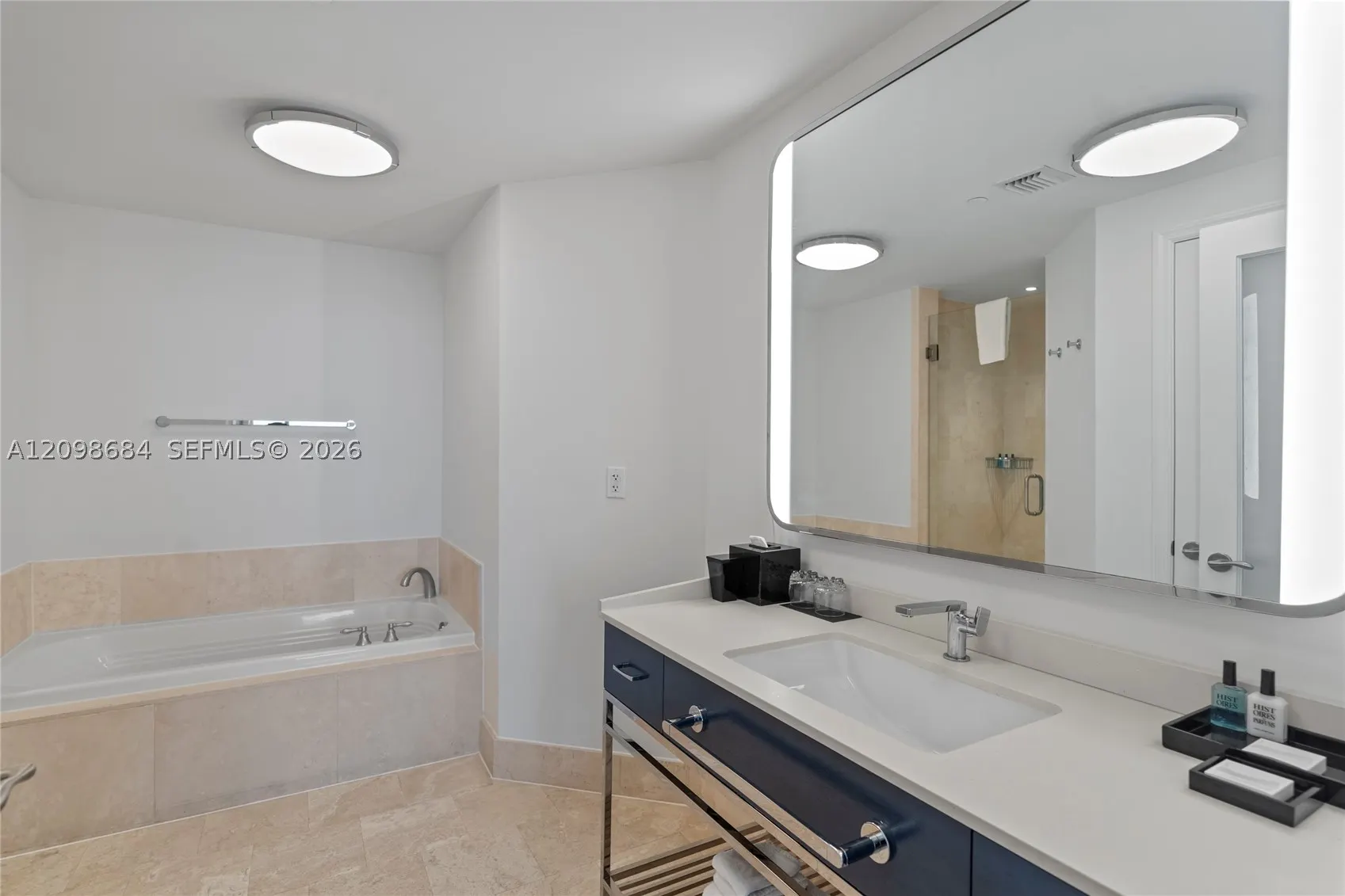 4401 Collins Ave #2612