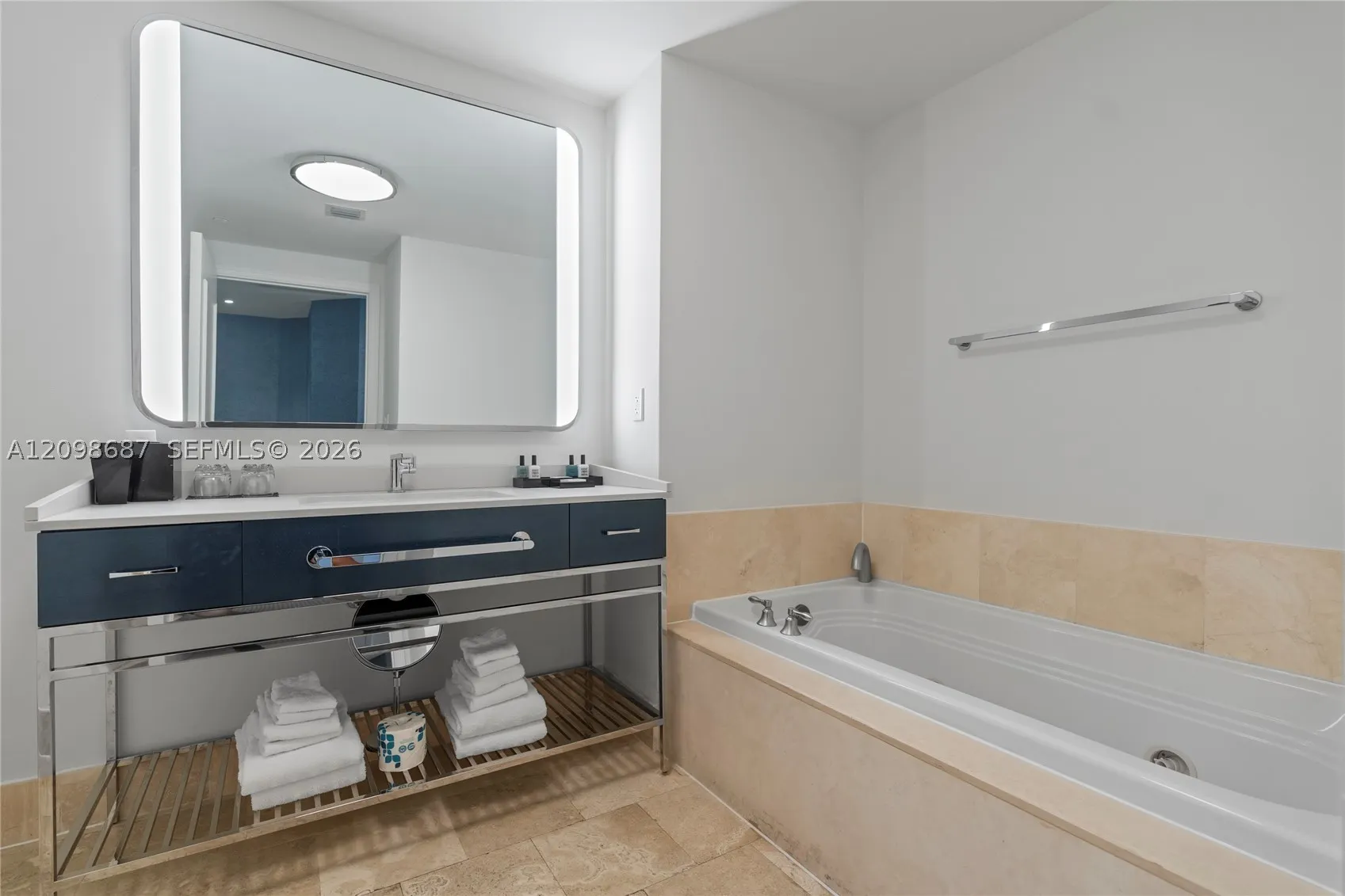 4401 Collins Ave #2610/2612