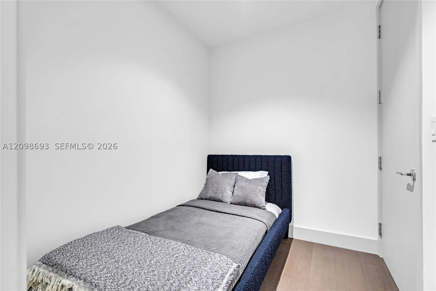 15701 Collins Ave #705