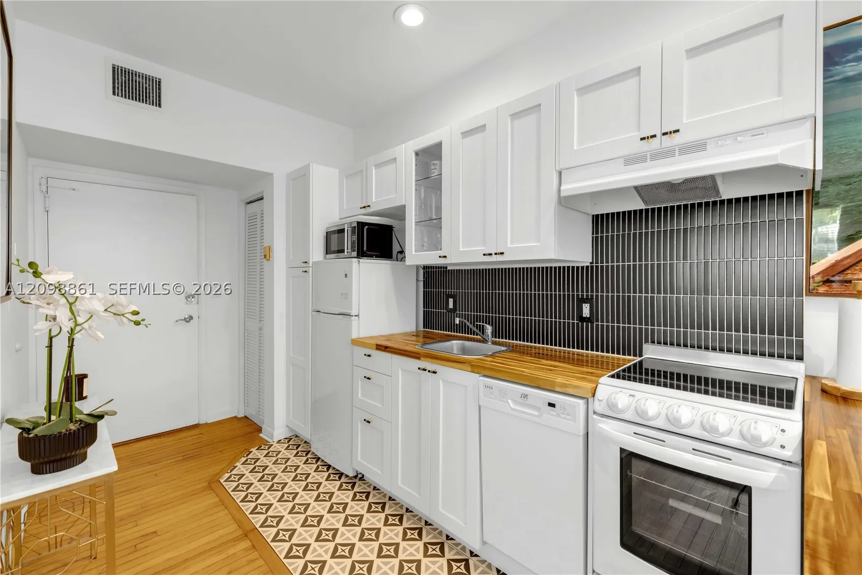 1521 Lenox Ave #209