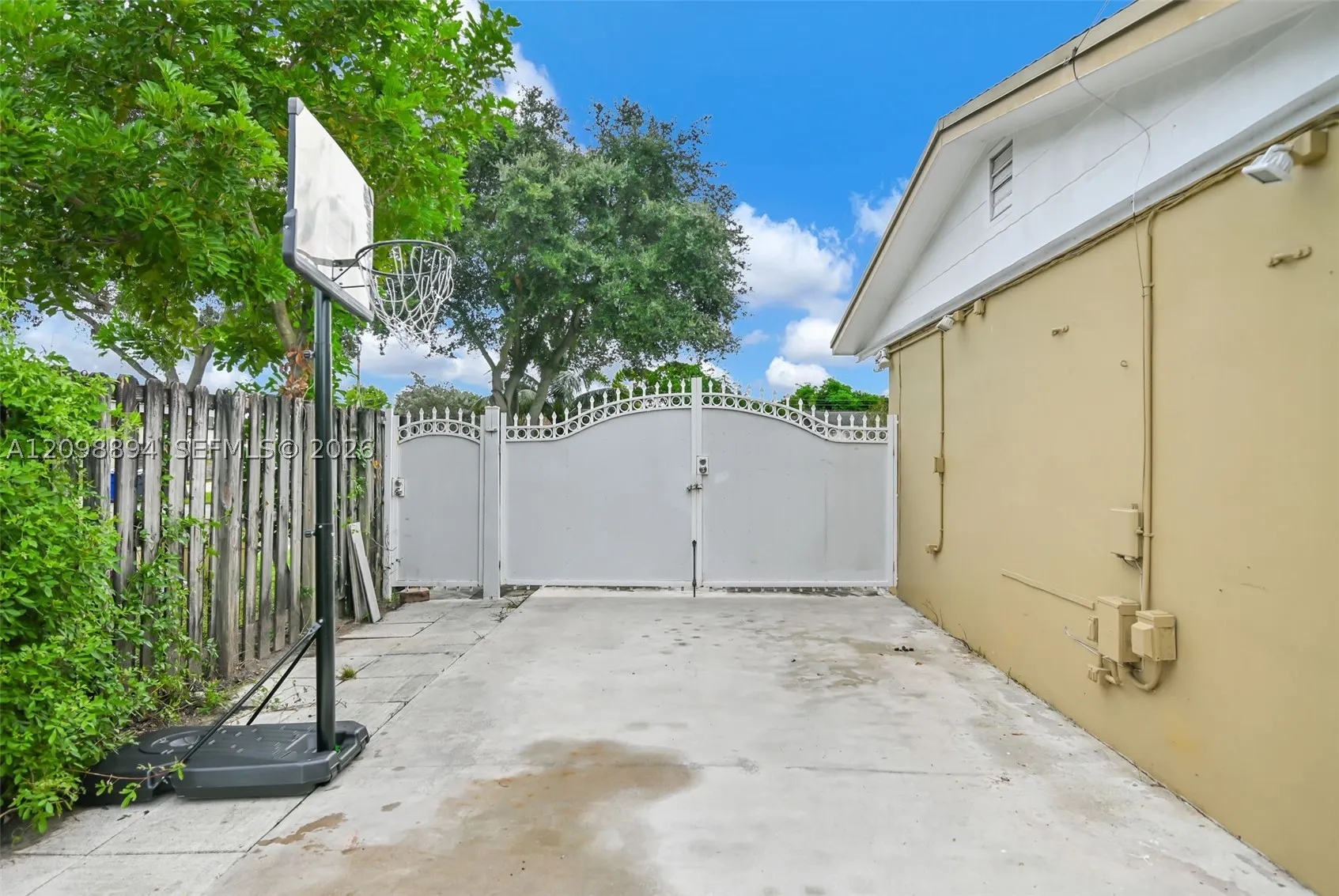 230 N 67th Ave