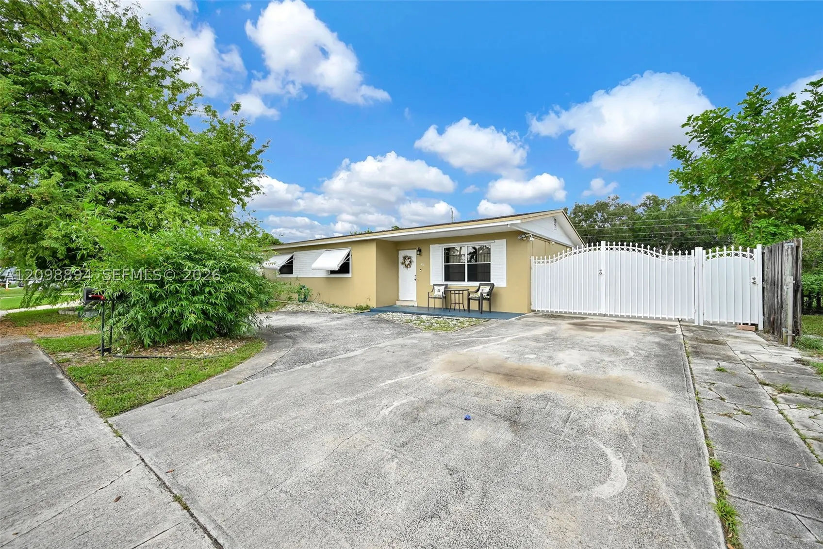230 N 67th Ave