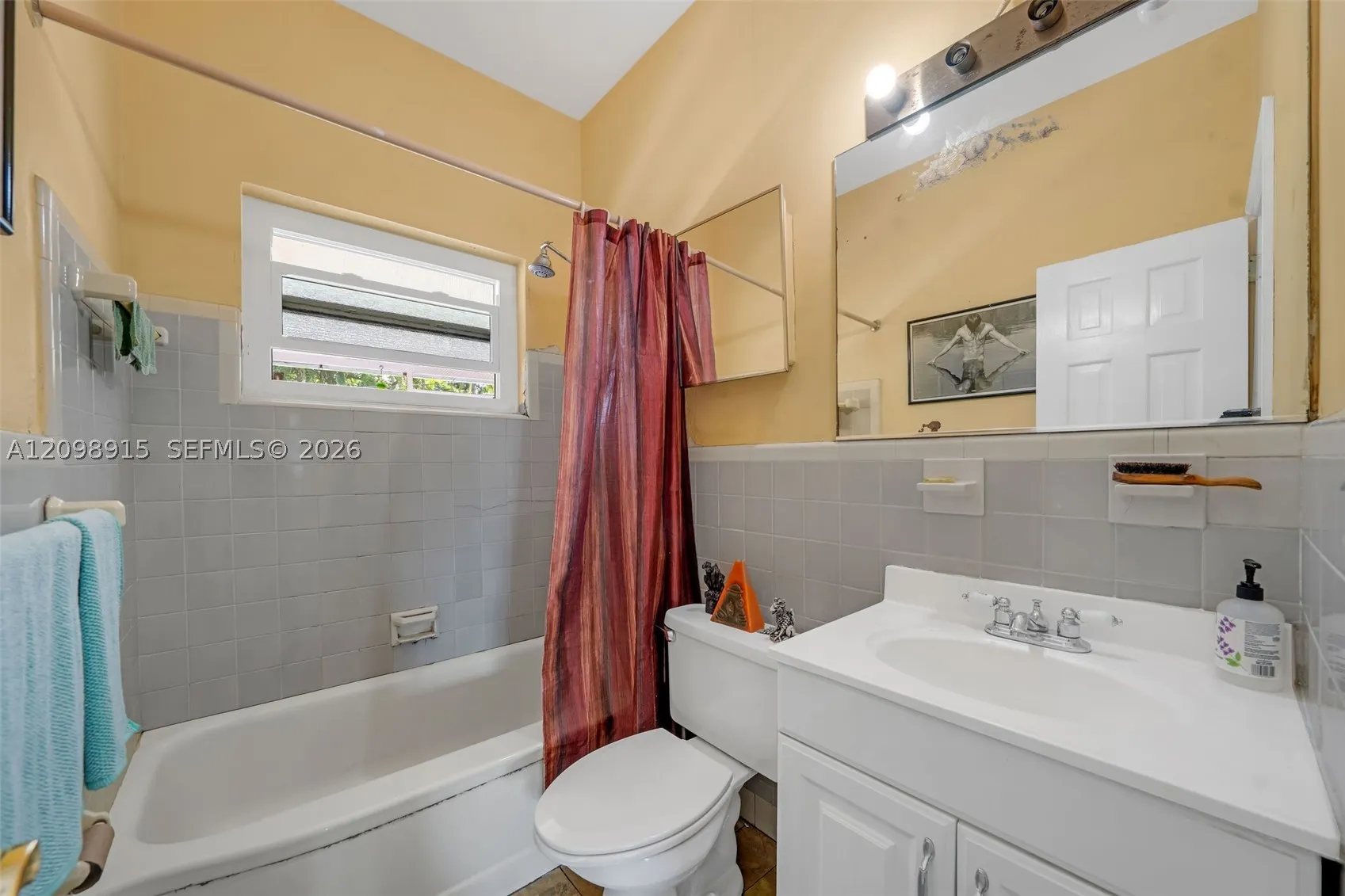 2048 NE 180th St