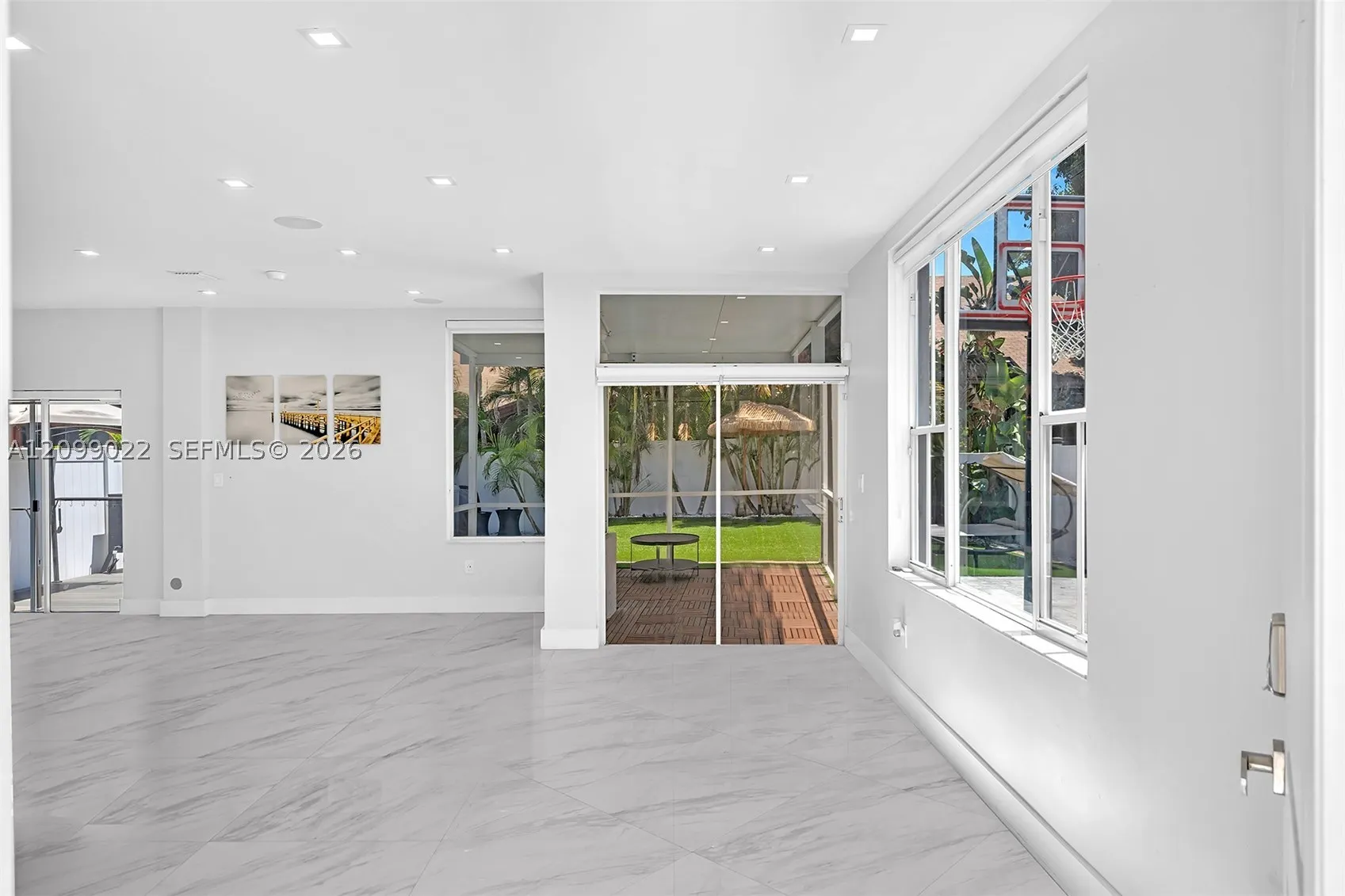 3085 N 36th Ave