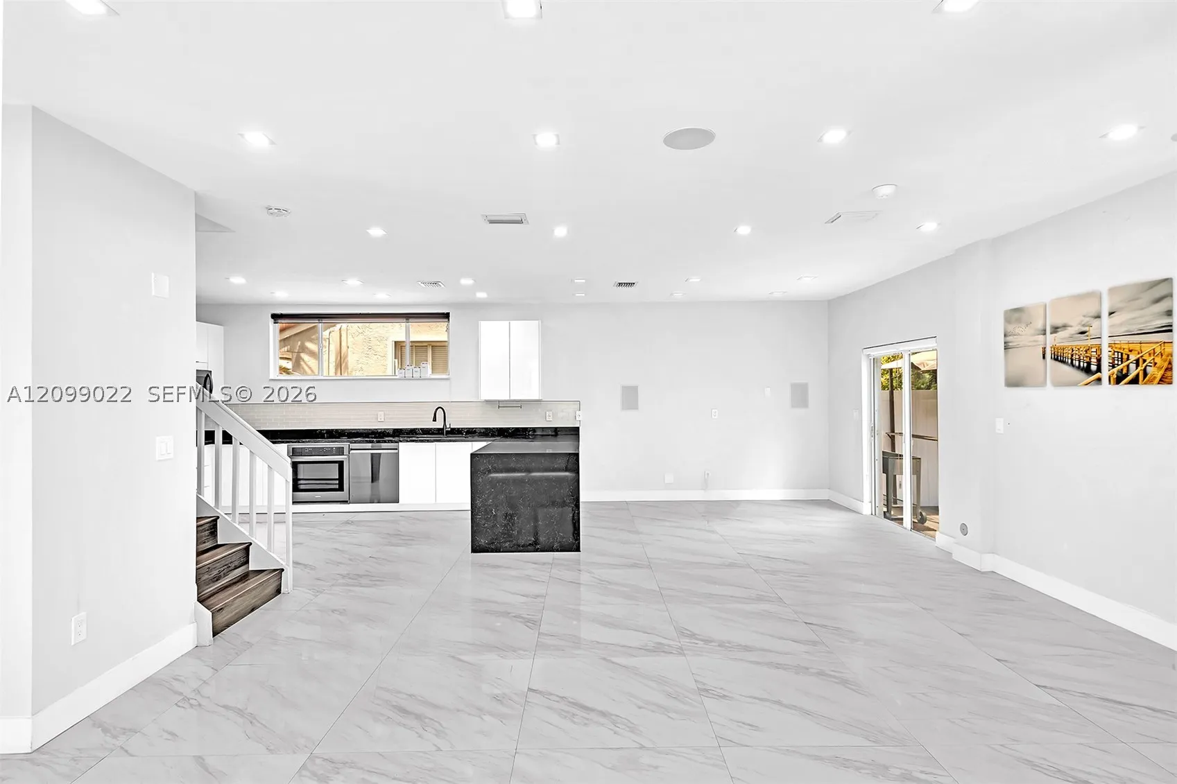 3085 N 36th Ave