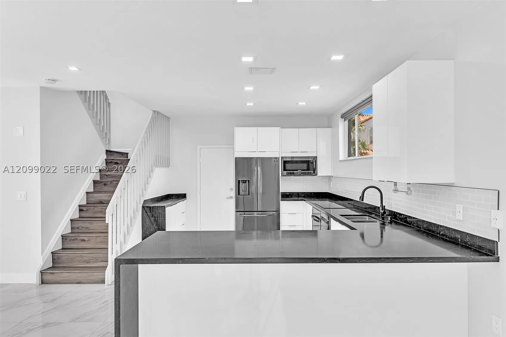 3085 N 36th Ave