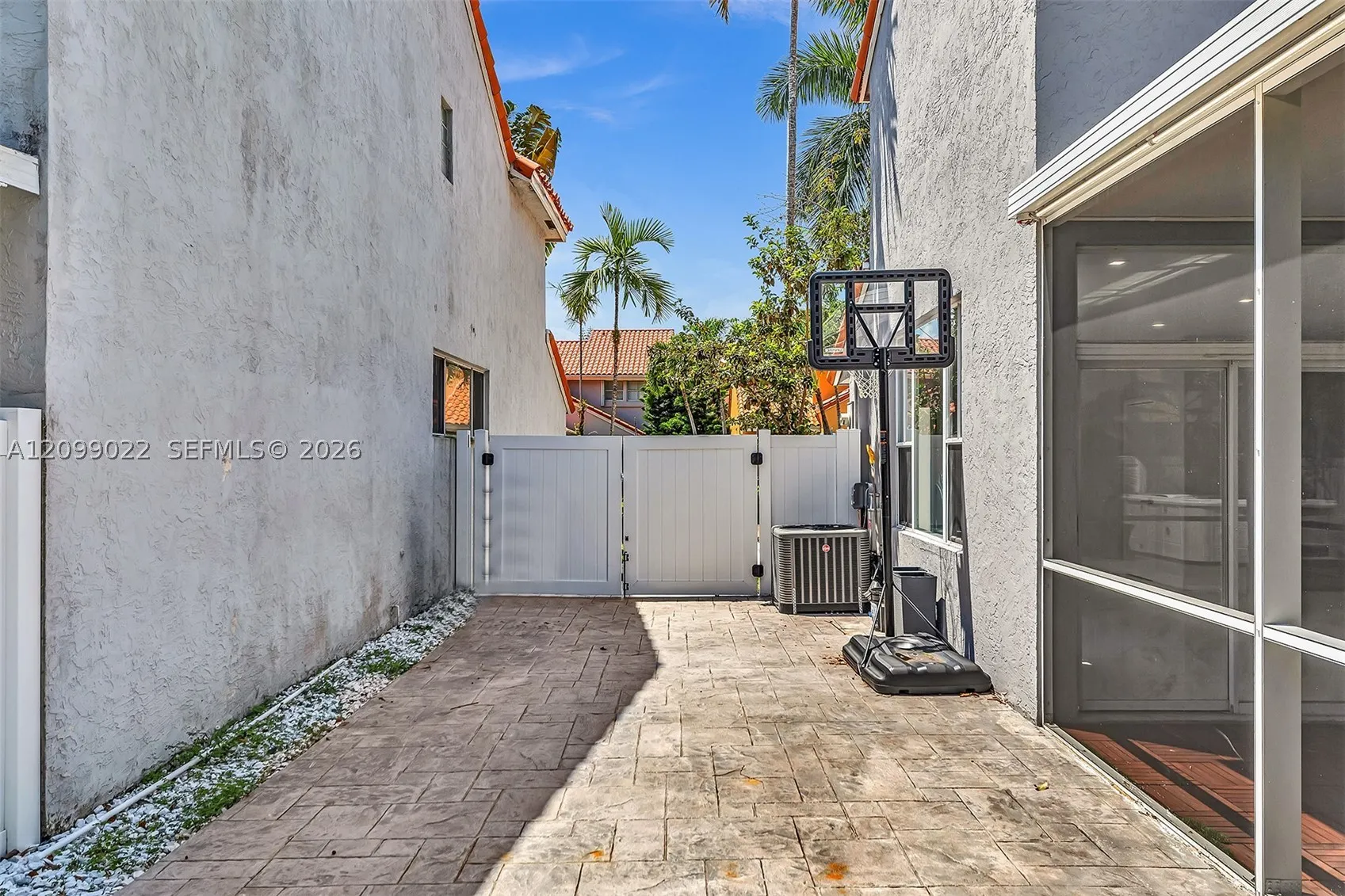 3085 N 36th Ave