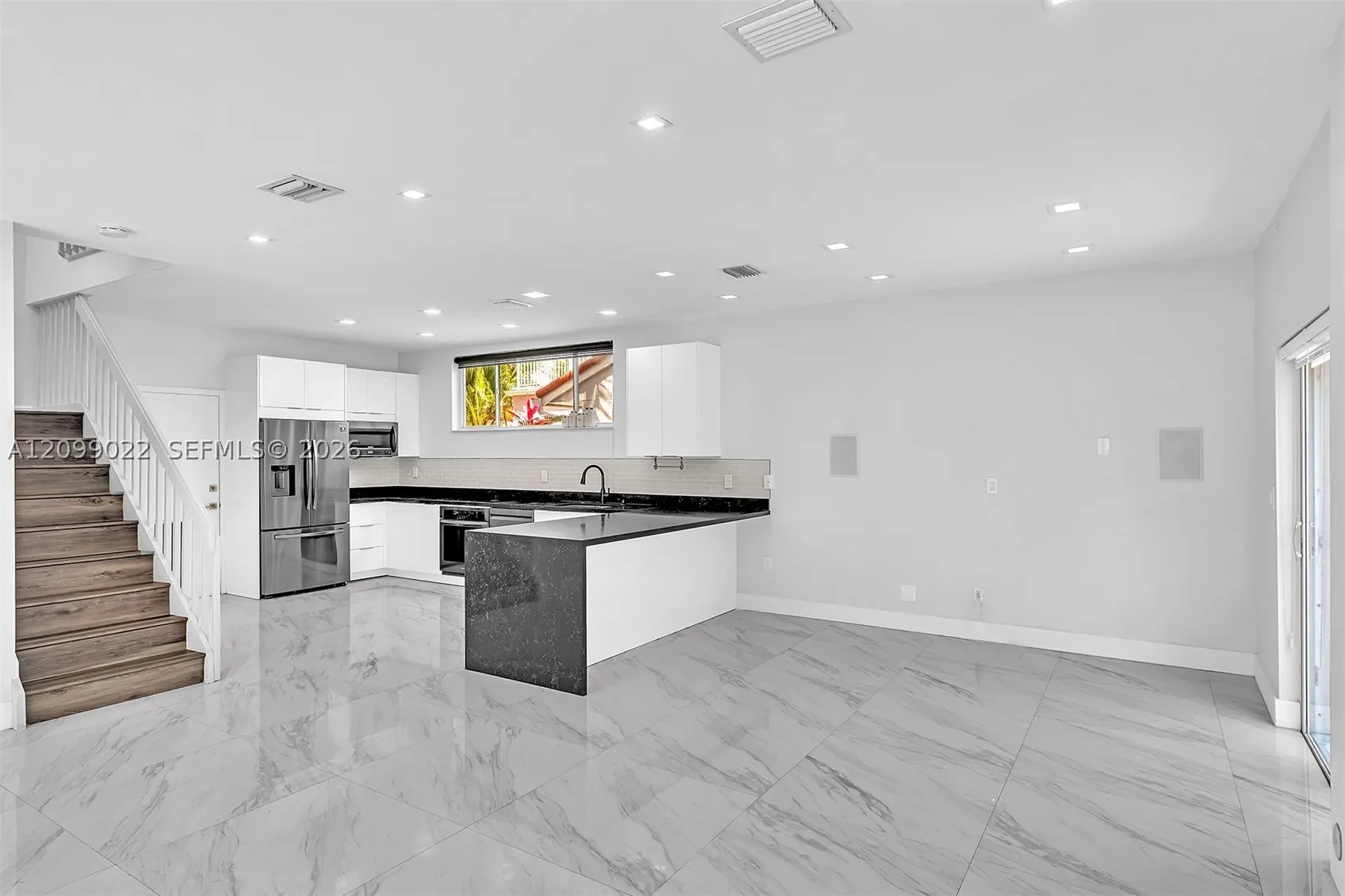 3085 N 36th Ave