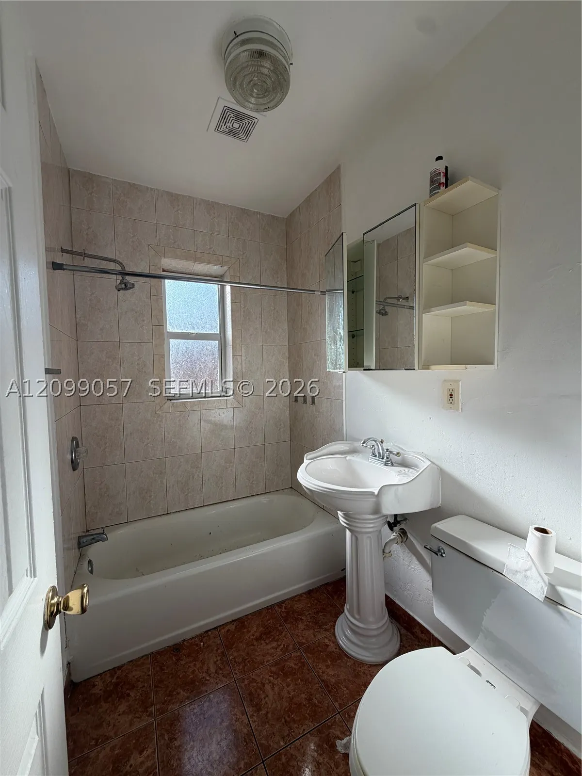 1932 Adams St