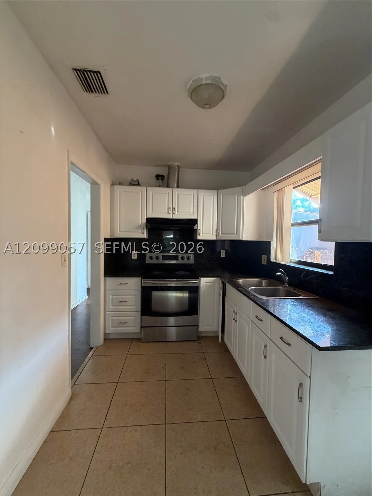 1932 Adams St