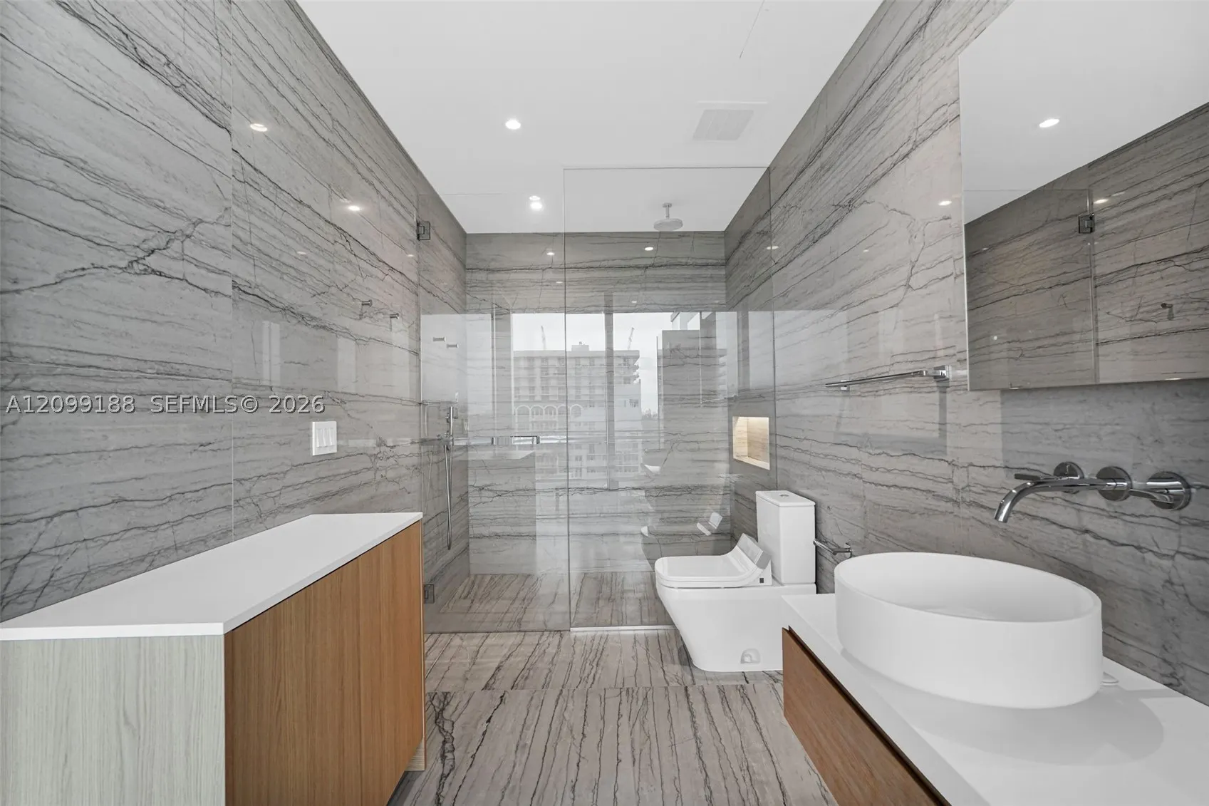 8701 Collins Ave #603