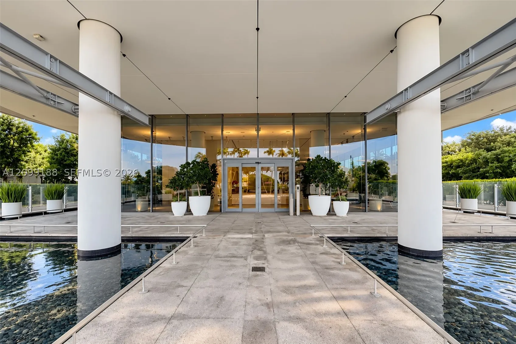 8701 Collins Ave #603