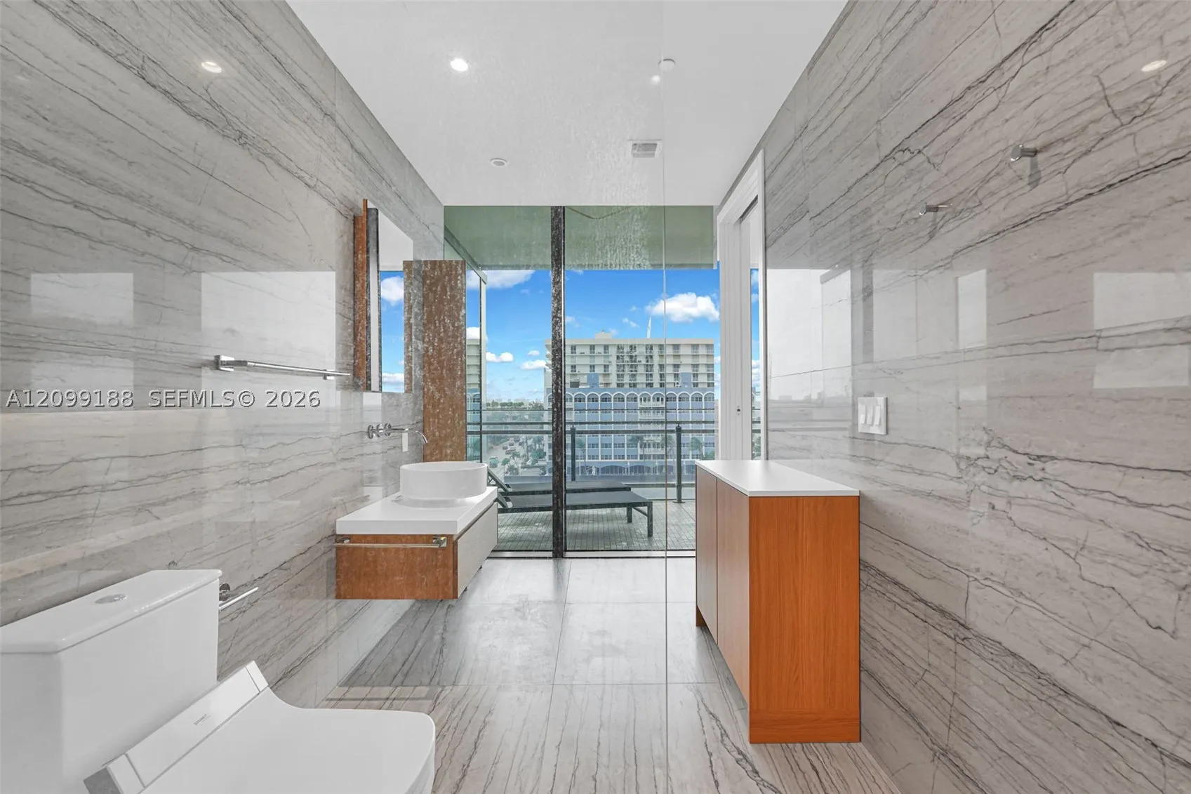 8701 Collins Ave #603