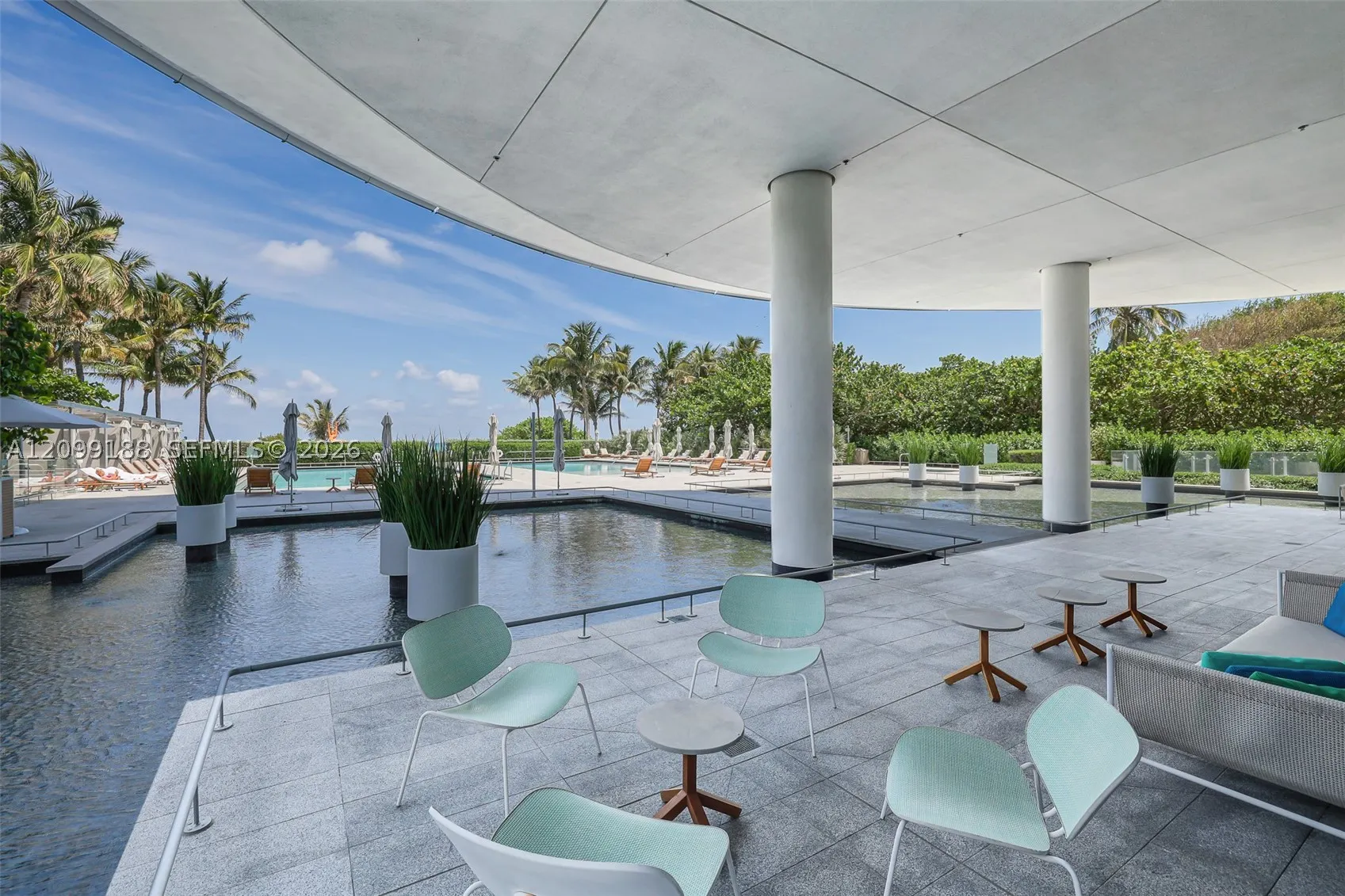 8701 Collins Ave #603
