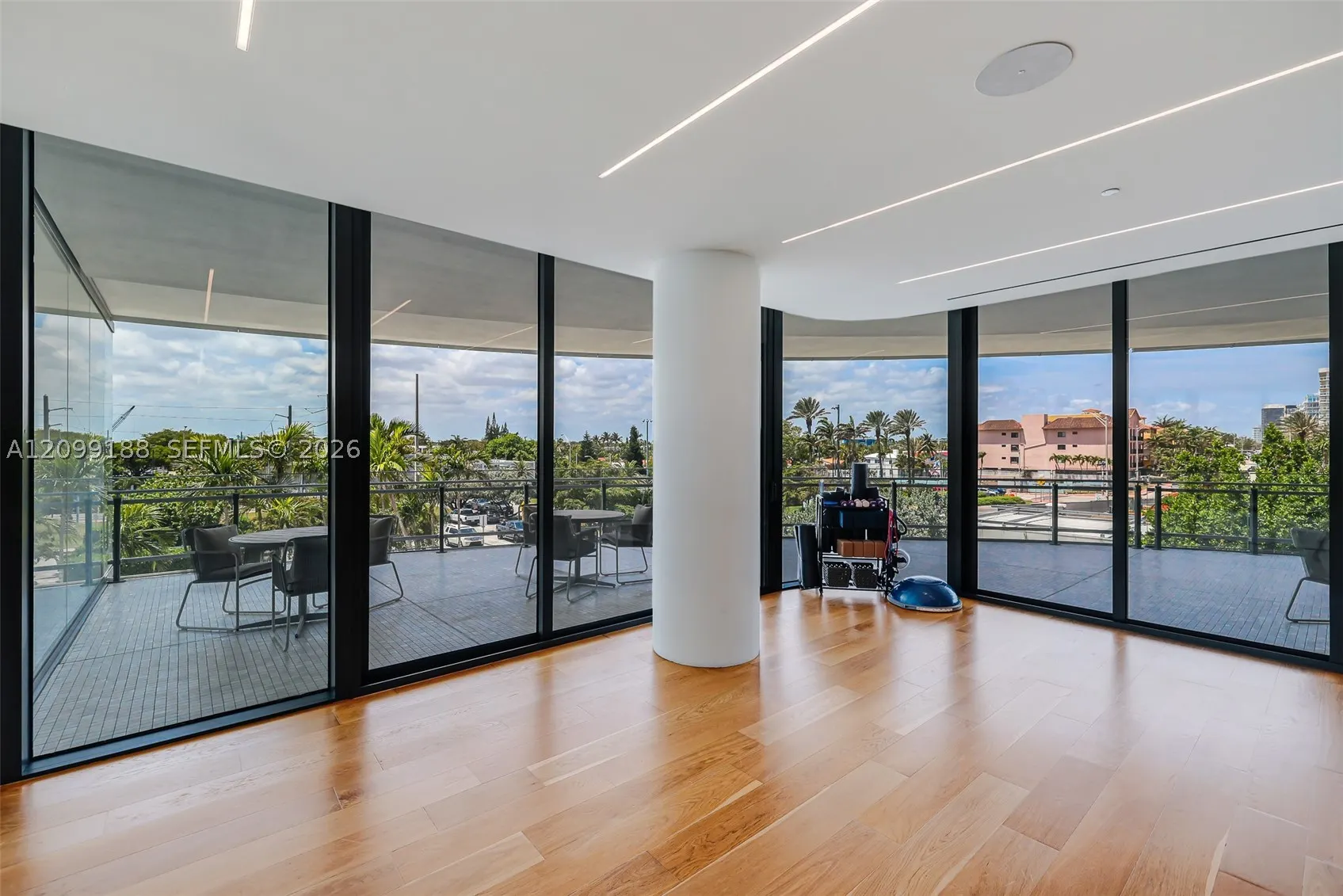 8701 Collins Ave #603