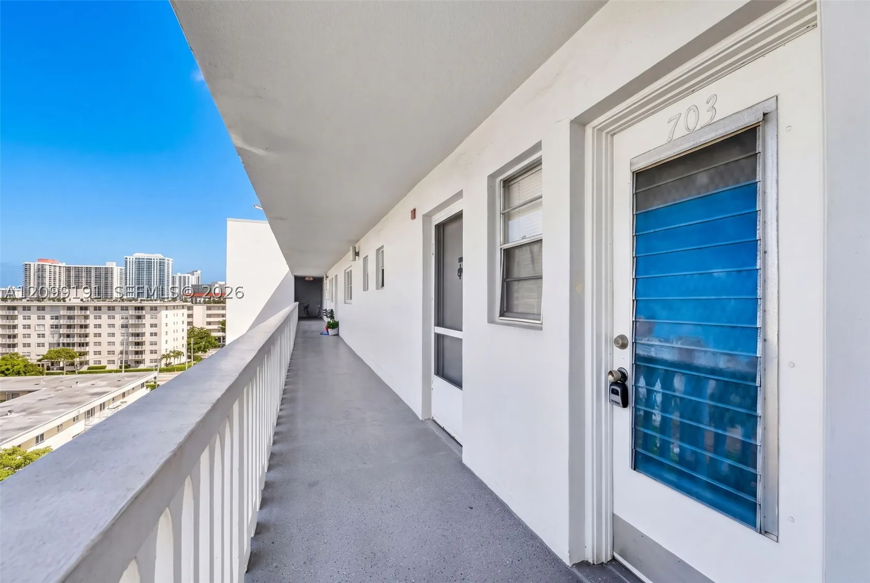 320 NE 12th Ave #703