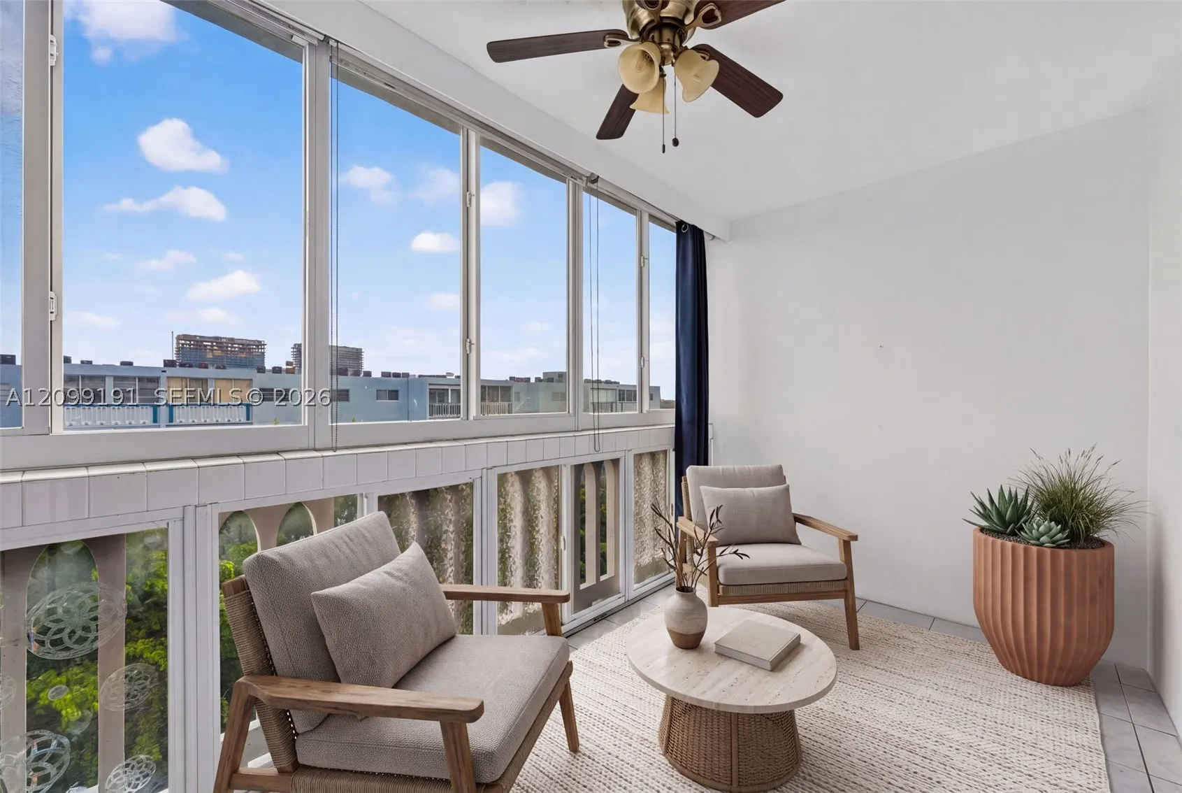 320 NE 12th Ave #703