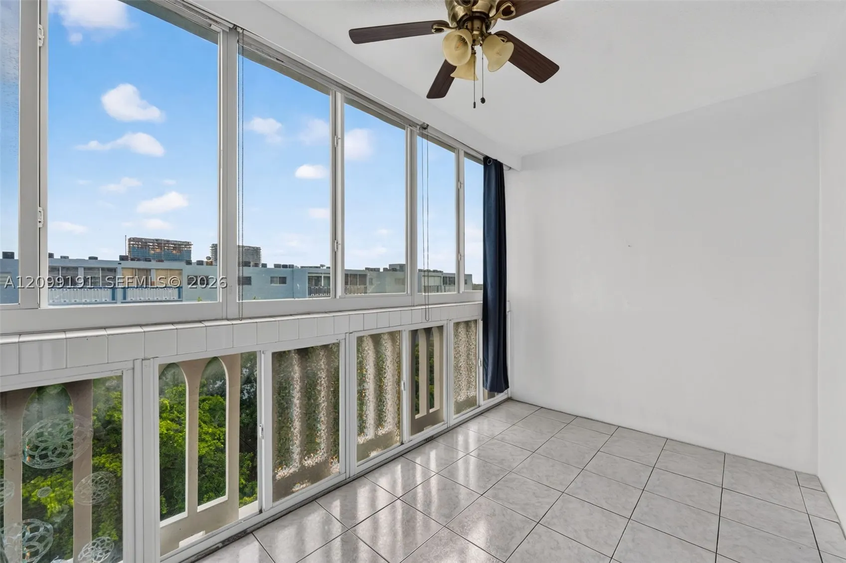 320 NE 12th Ave #703