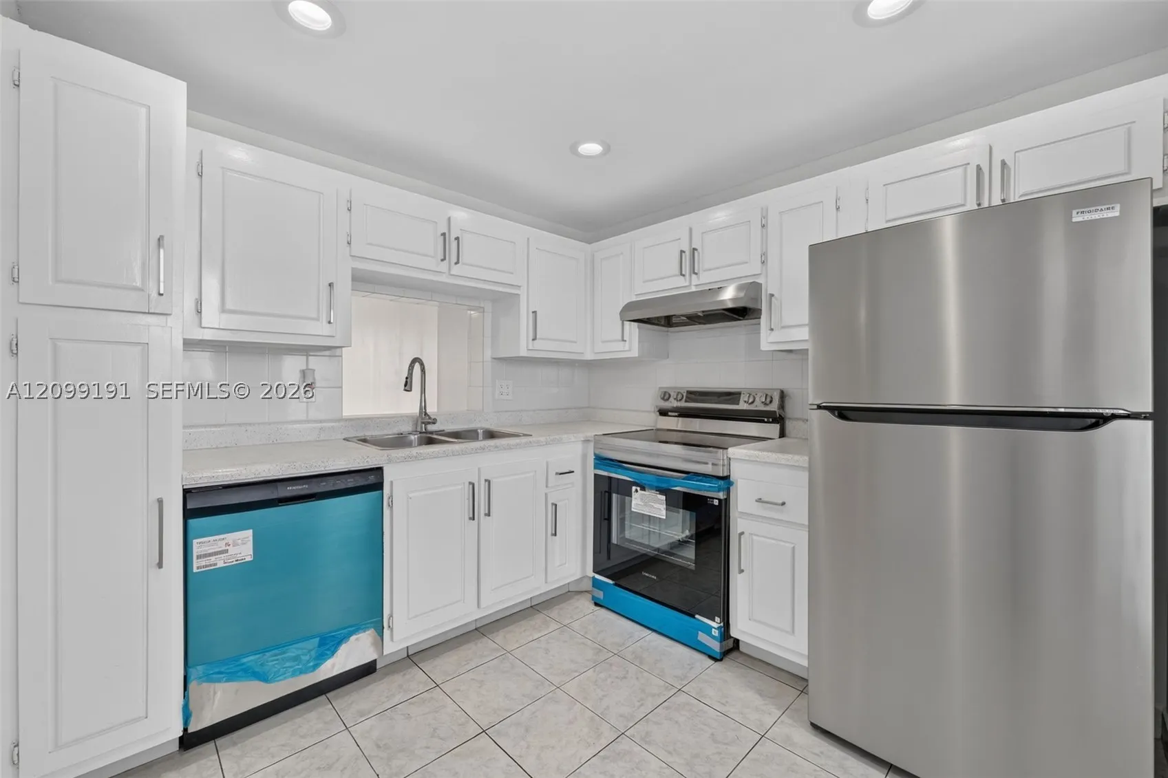 320 NE 12th Ave #703