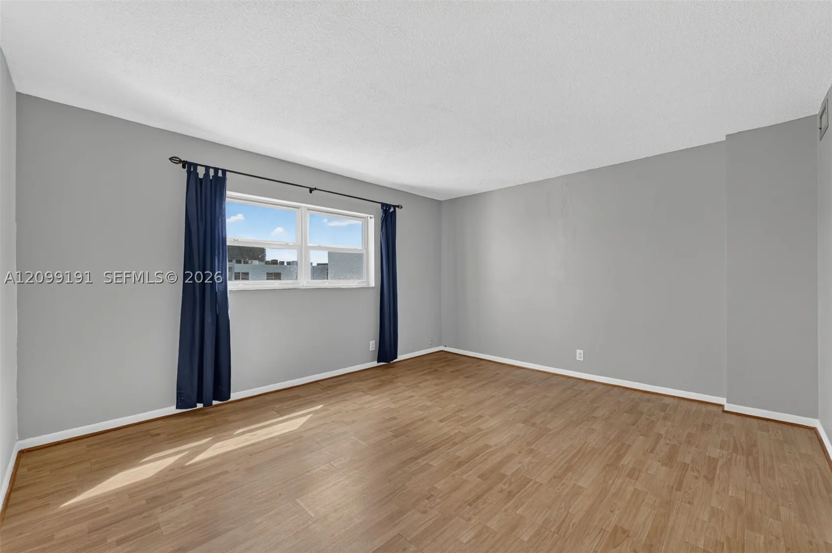 320 NE 12th Ave #703