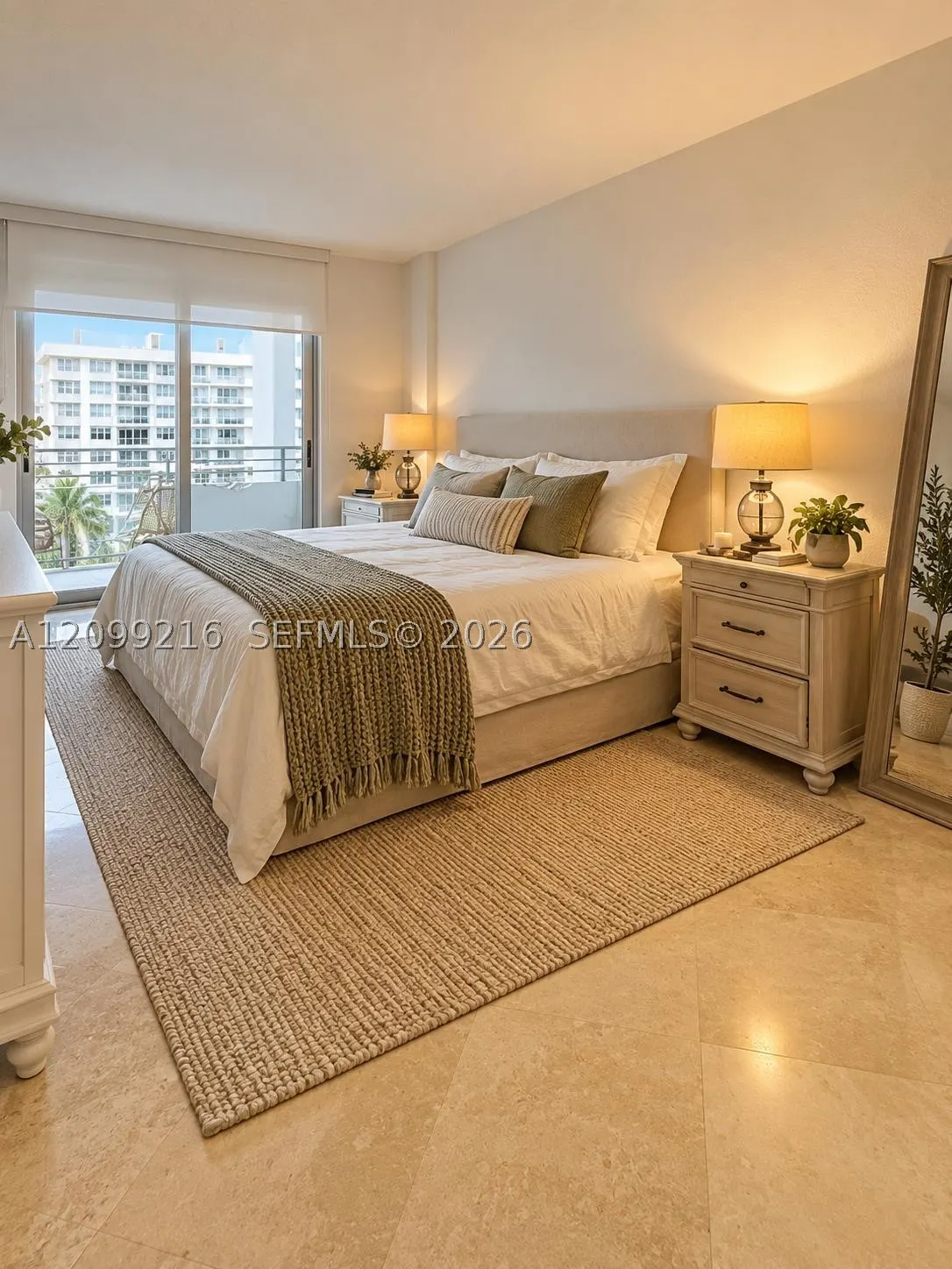 5555 Collins Ave #14Y