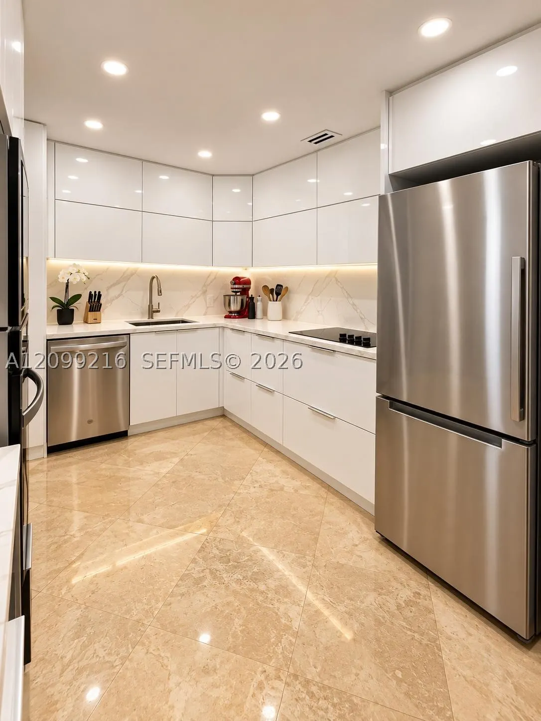 5555 Collins Ave #14Y