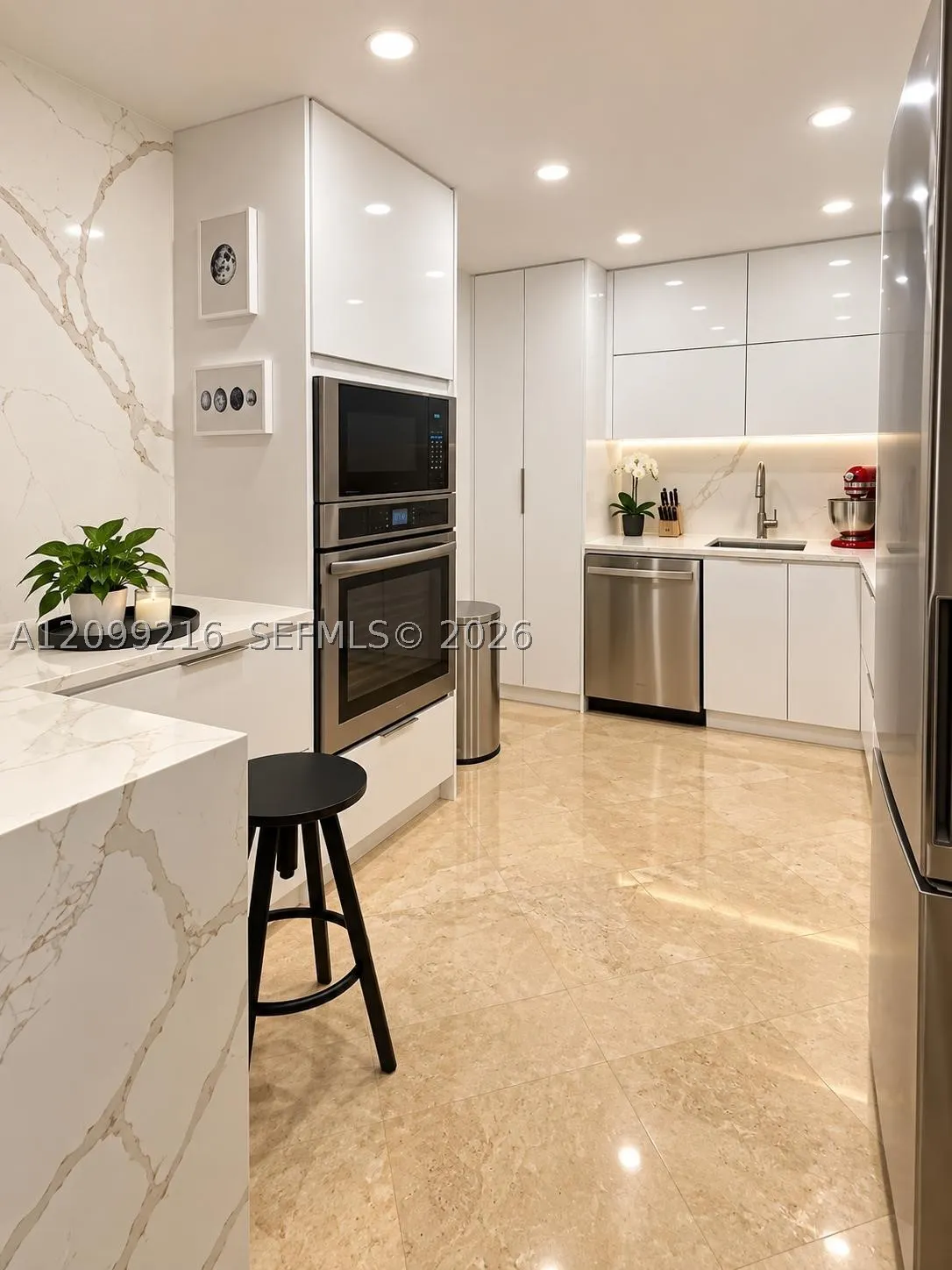 5555 Collins Ave #14Y